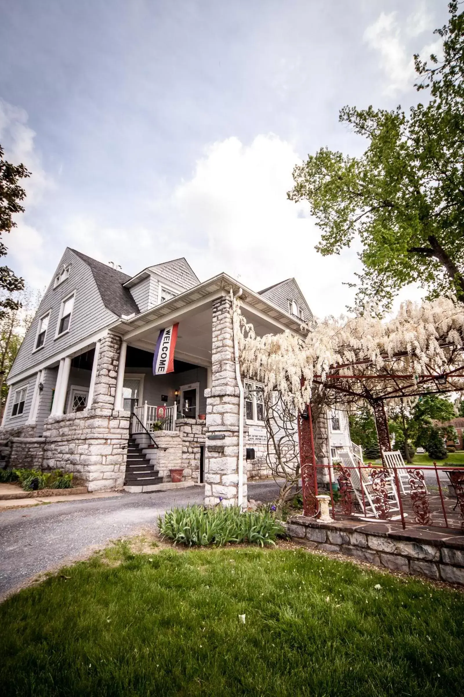 Facade/entrance, Property Building in Friendly City Inn B&B