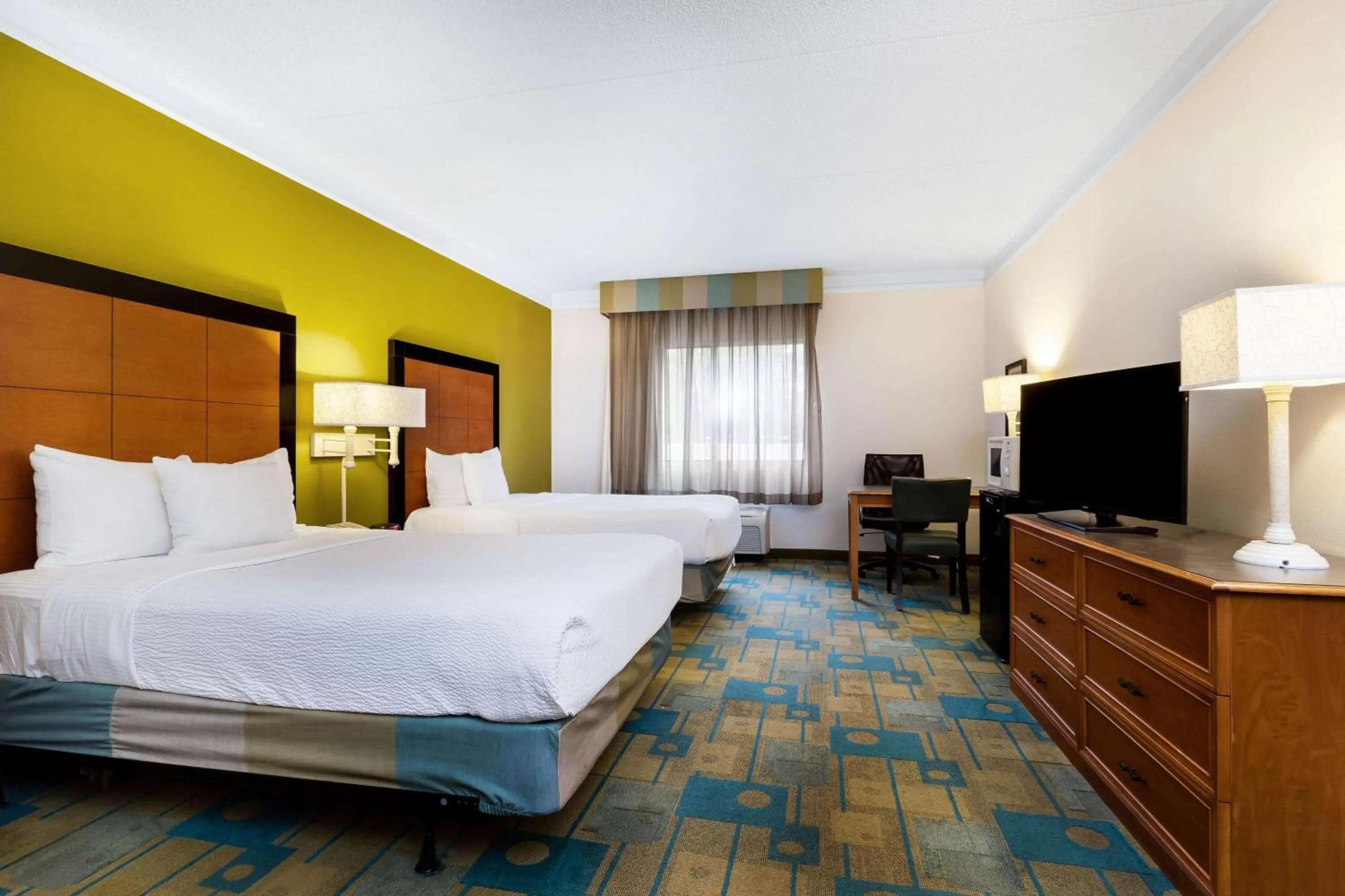 Photo of the whole room, Bed in La Quinta by Wyndham St. Pete-Clearwater Airport