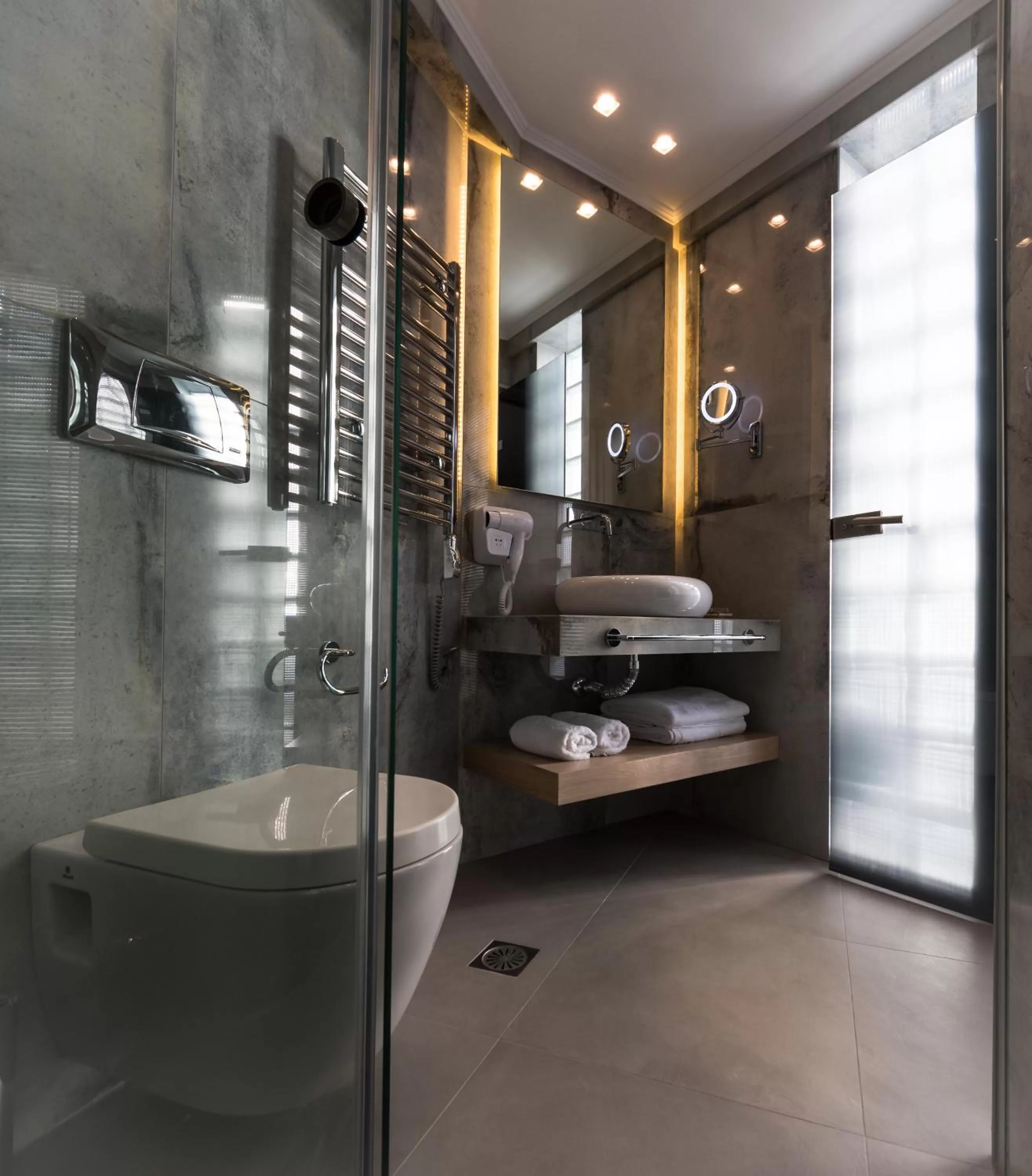 Bathroom in Lavris City Suites