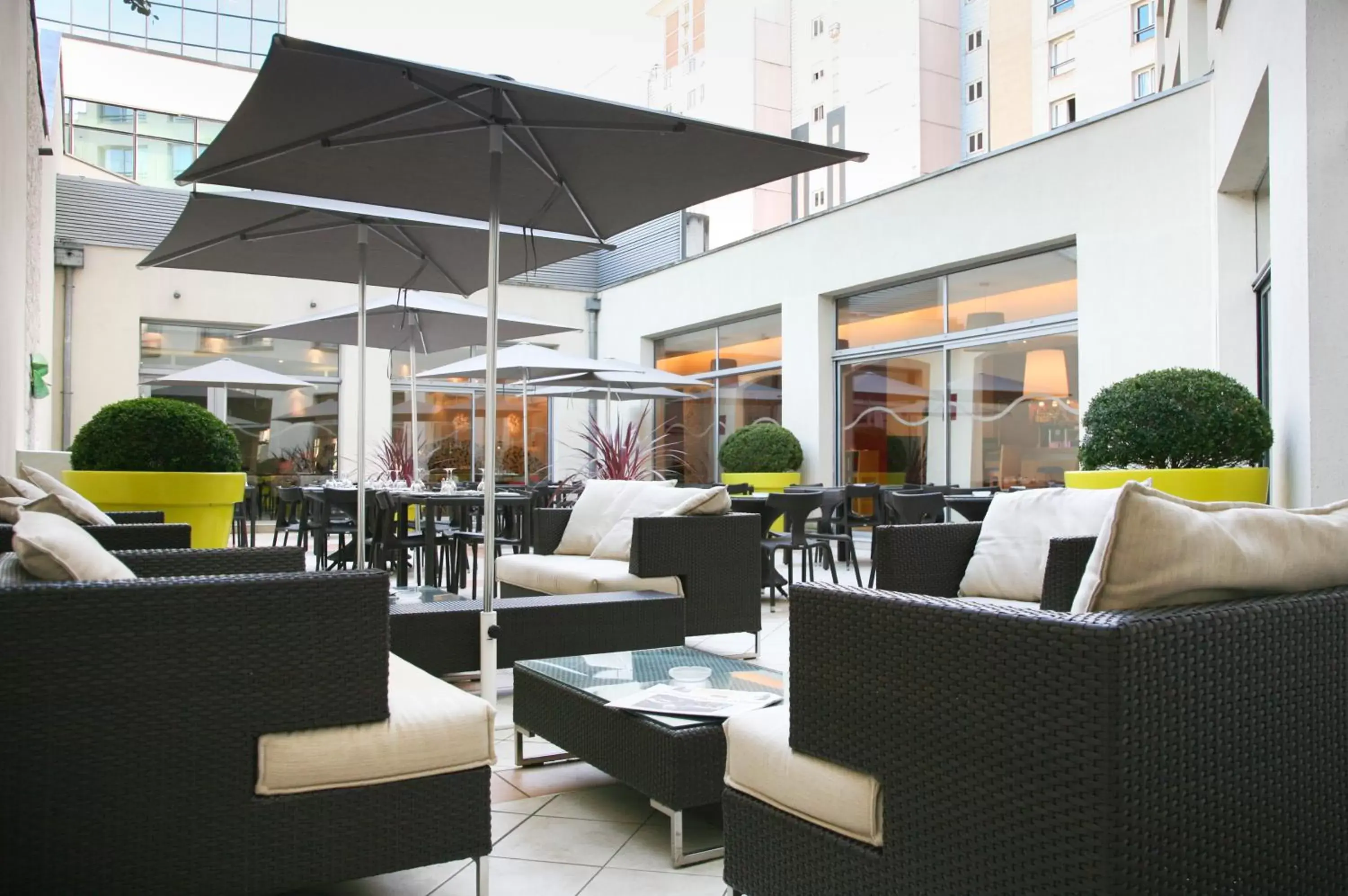 Lounge or bar, Restaurant/Places to Eat in Novotel Lille Centre Gares