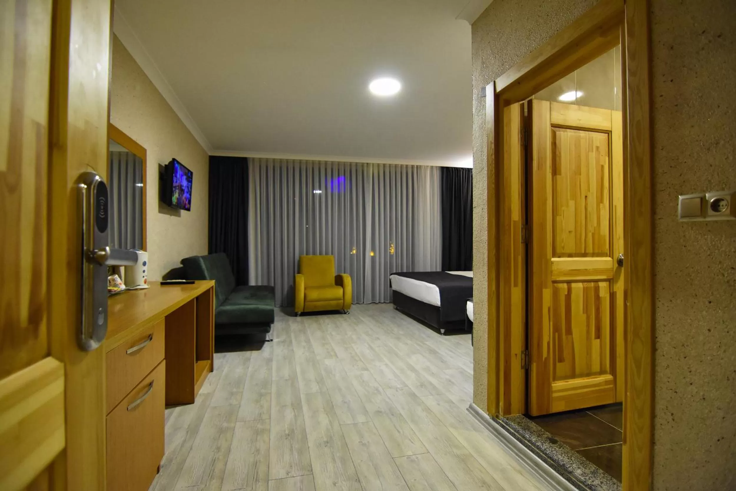 TV and multimedia, Seating Area in Sandal Otel