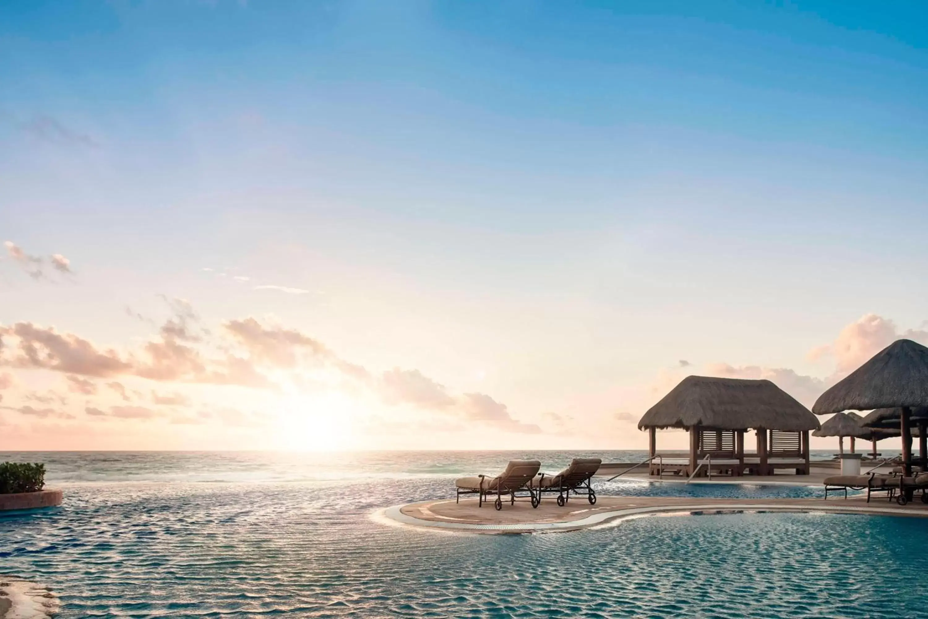 Swimming pool, Sunrise/Sunset in JW Marriott Cancun Resort & Spa