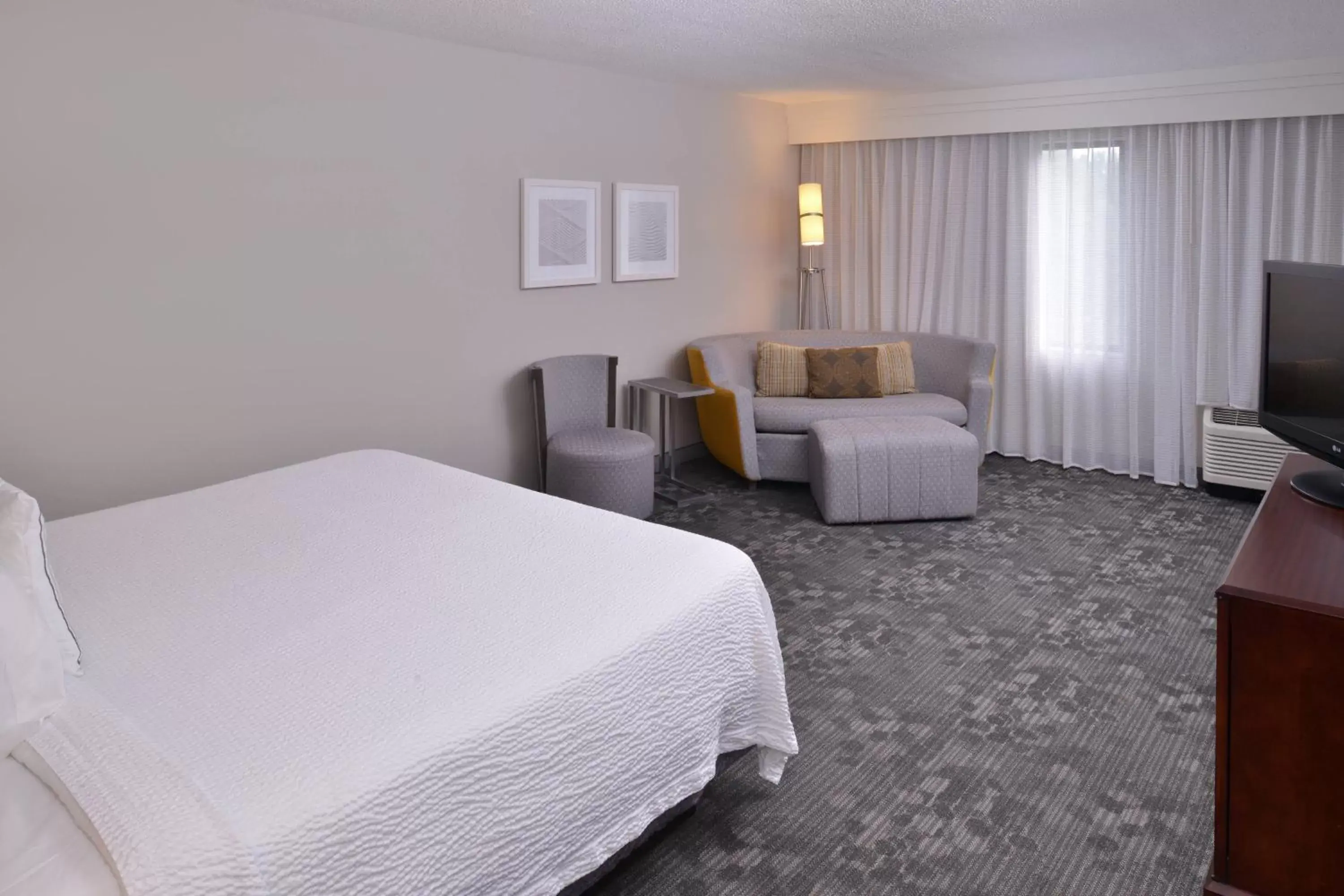 Photo of the whole room in Courtyard by Marriott Decatur