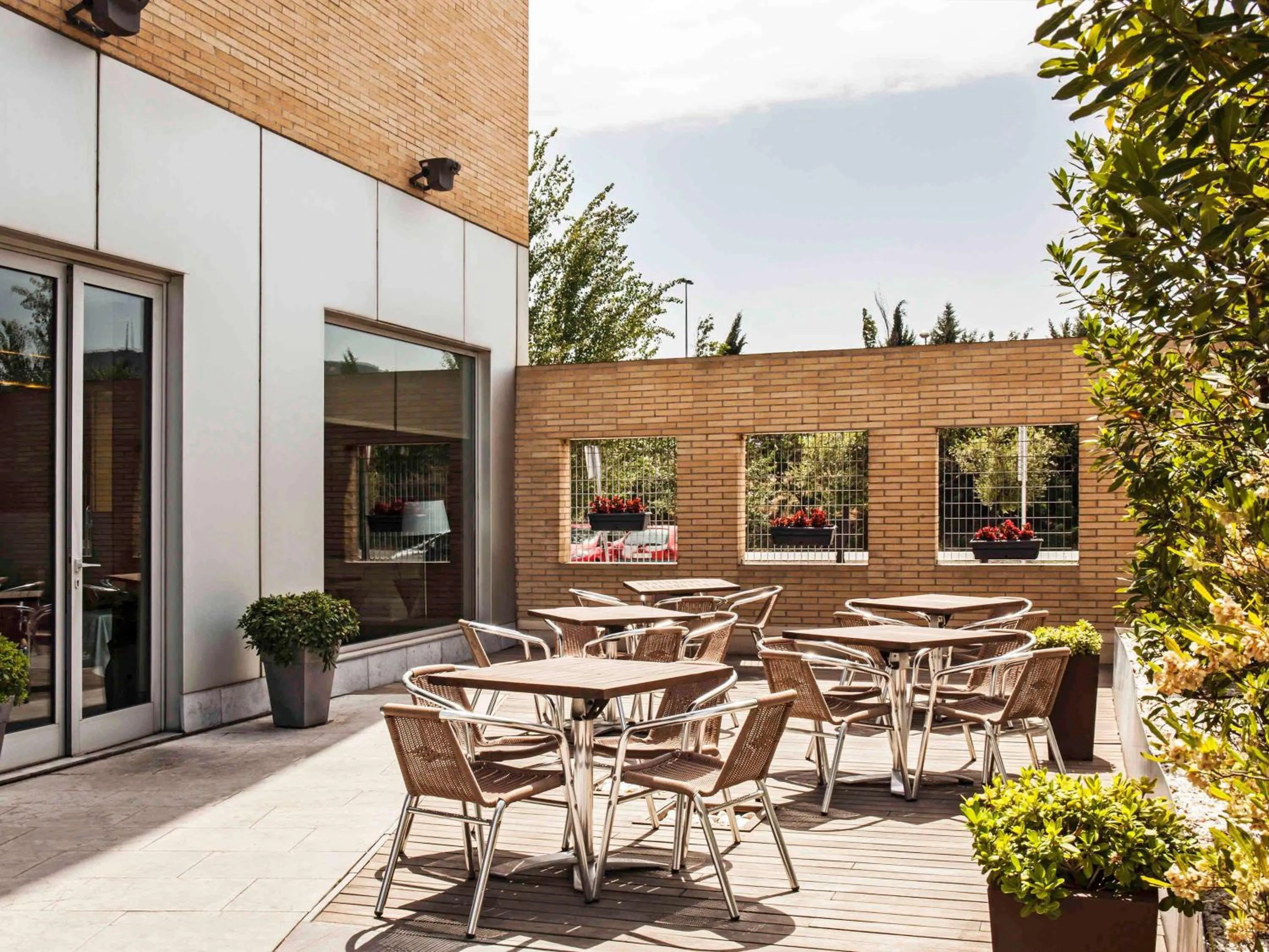 Restaurant/places to eat in Ibis Barcelona Molins de Rei