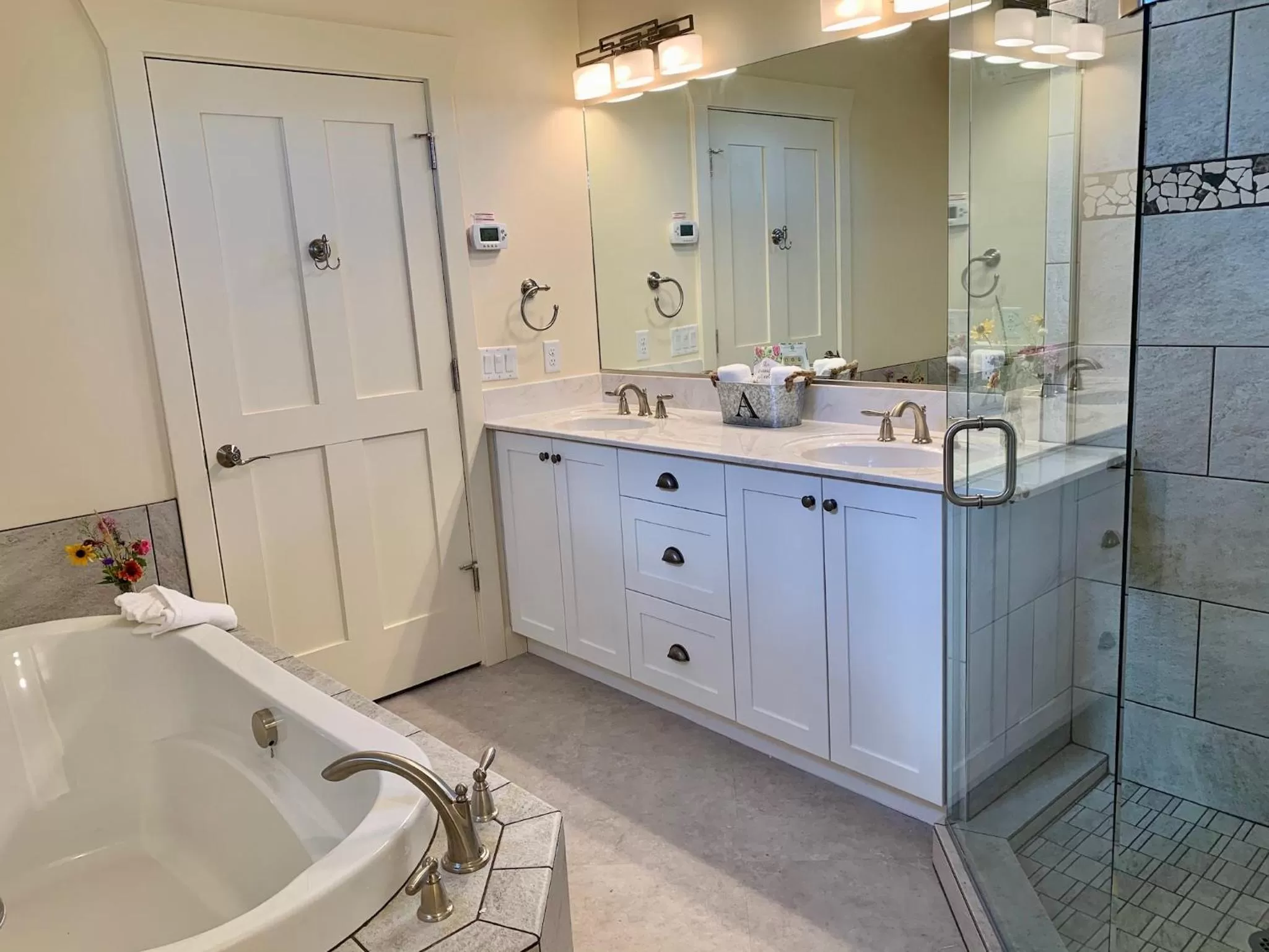 Bathroom, Kitchen/Kitchenette in Annie's Place Bed & Breakfast