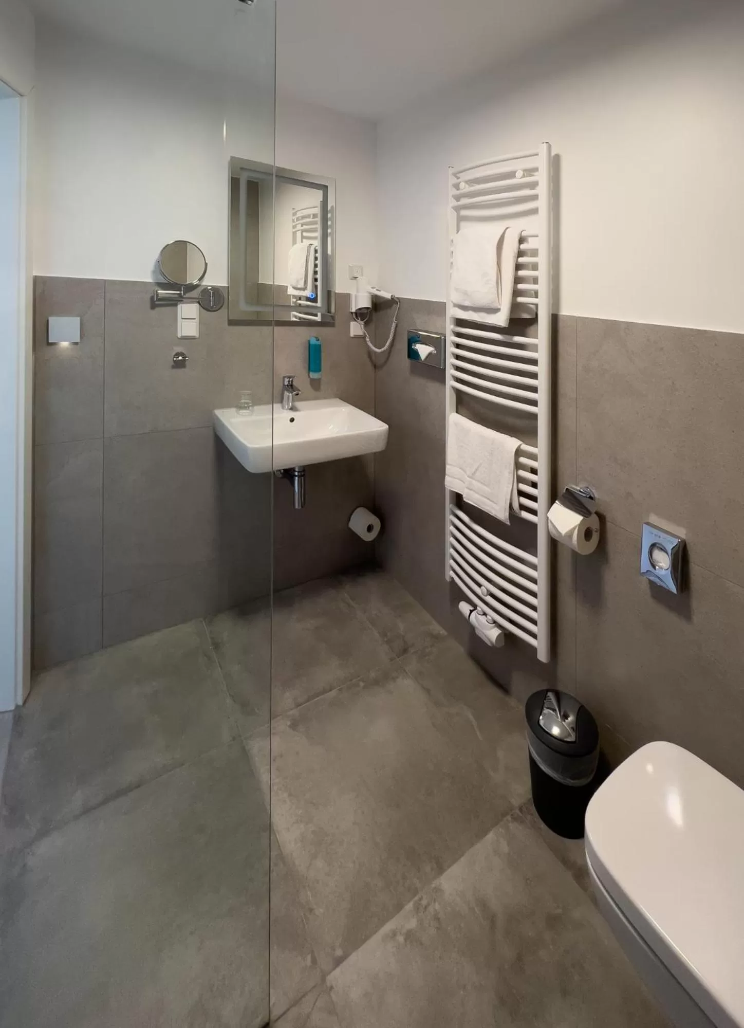 Bathroom in Hotel Deutscher Hof