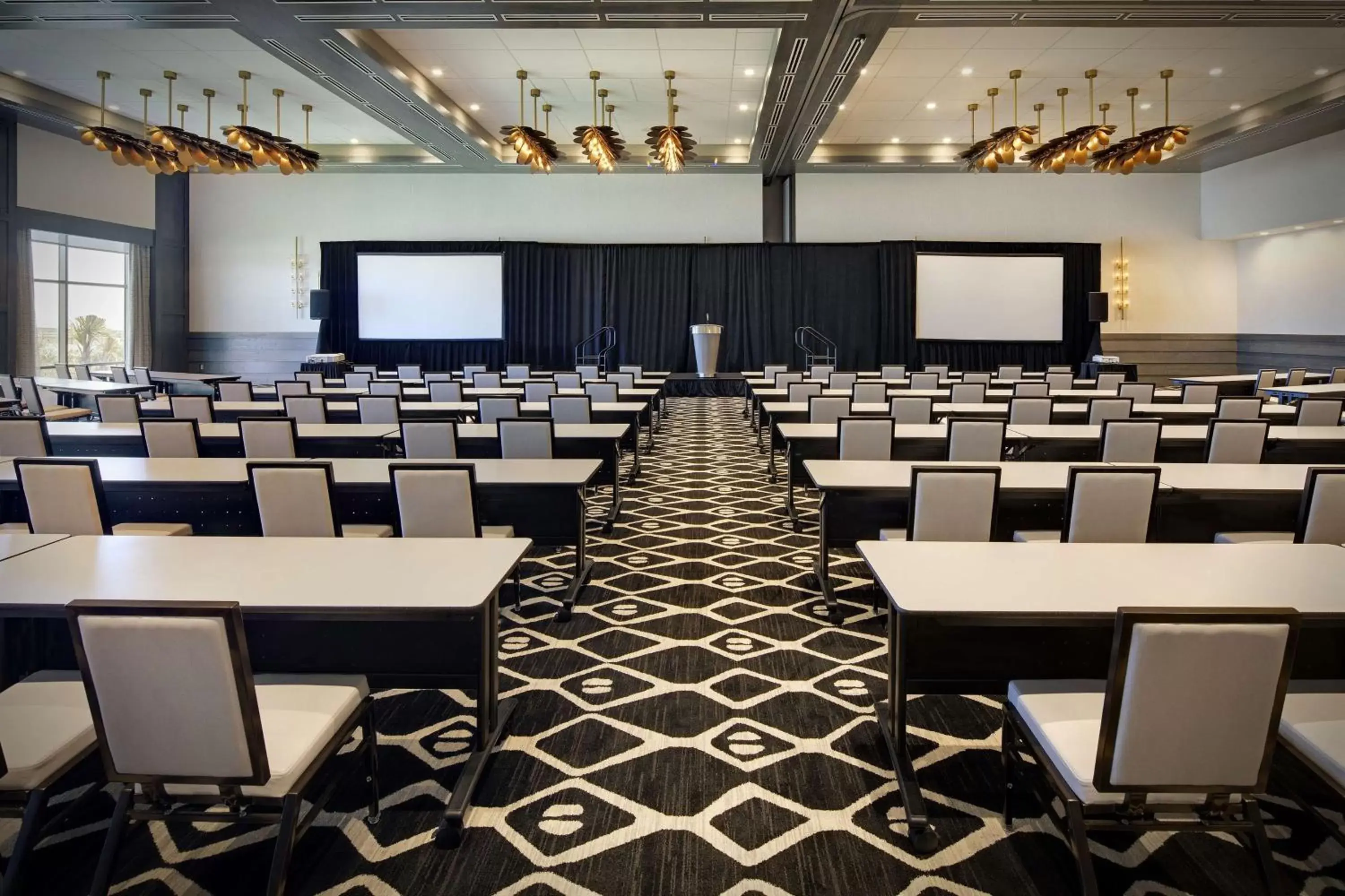 Meeting/conference room in Embassy Suites St Augustine Beach Oceanfront Resort