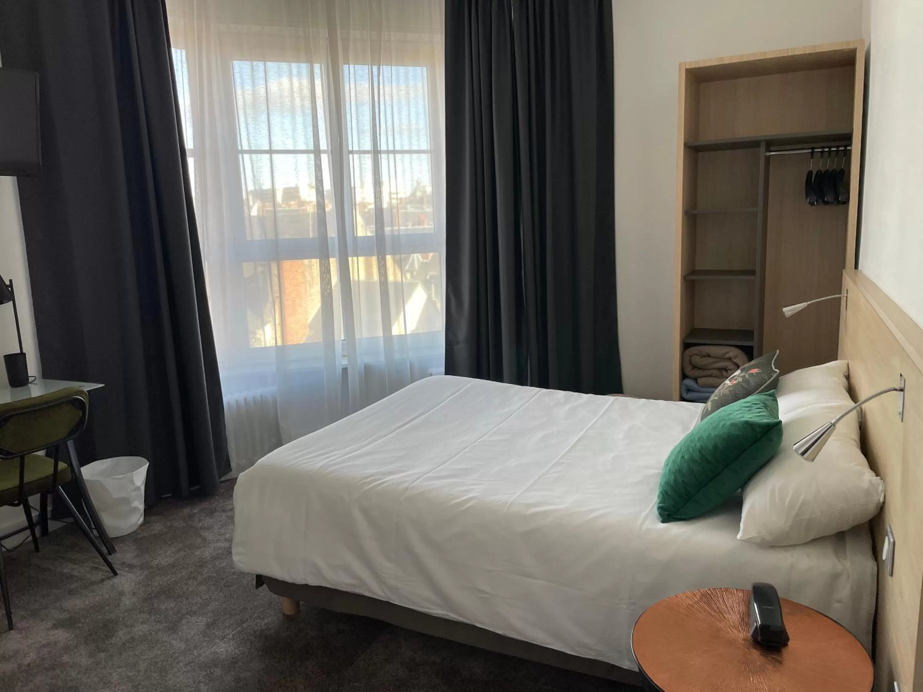 Bedroom, Bed in Urban Jungle Hôtel Orleans