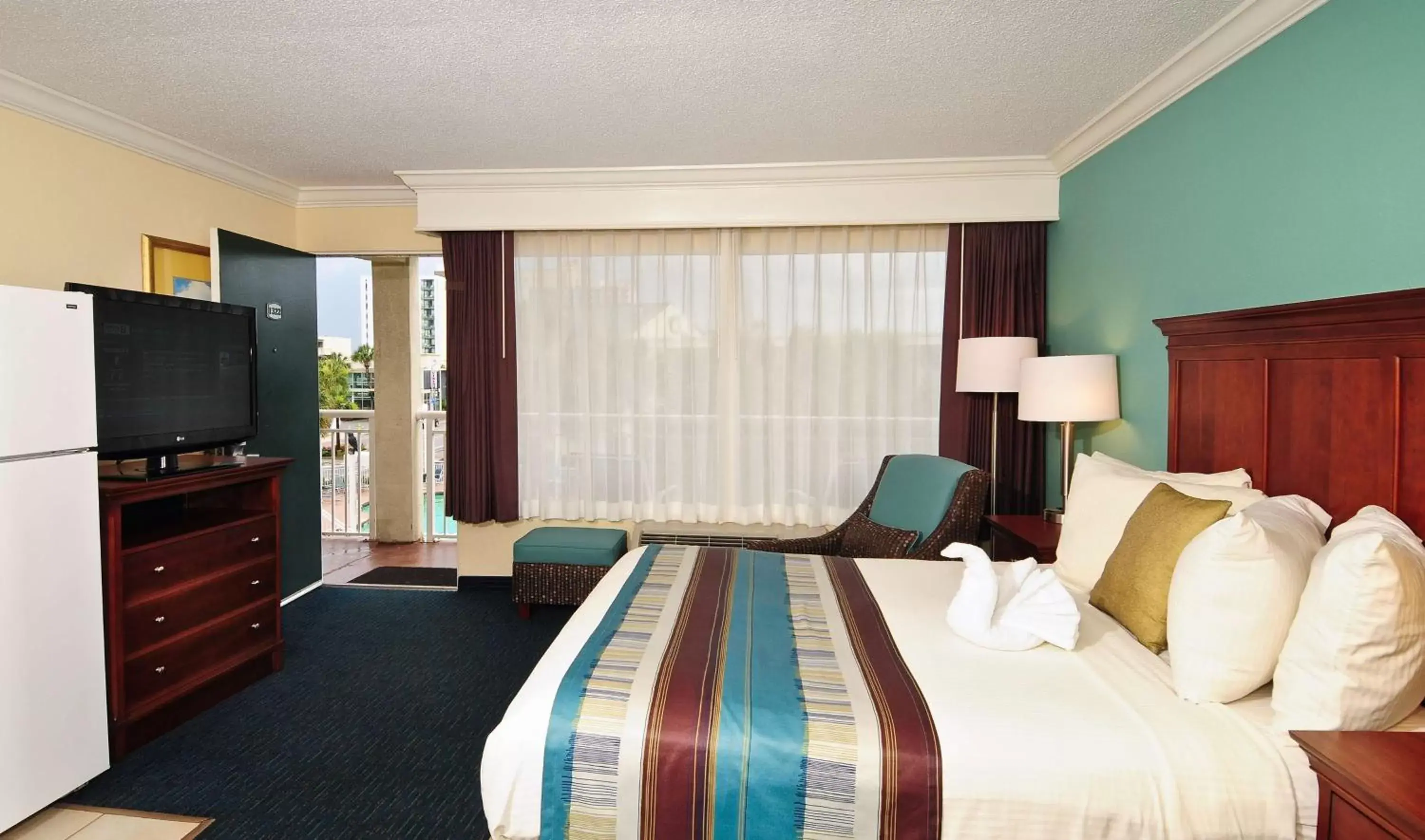 Photo of the whole room, Bed in The Sandbar Hotel, Trademark Collection by Wyndham