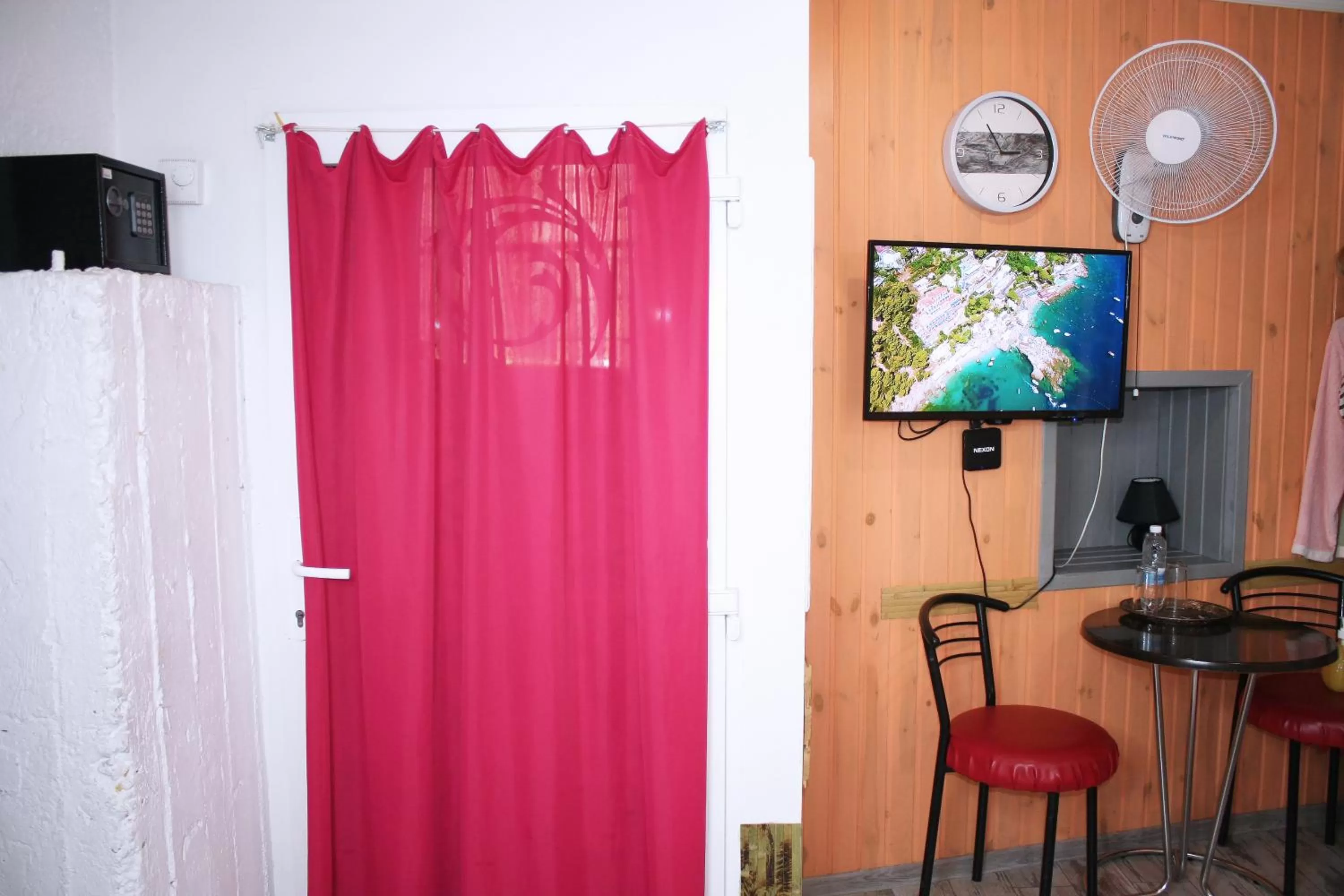 TV and multimedia in MAMBA HOTEL - готель в укритті