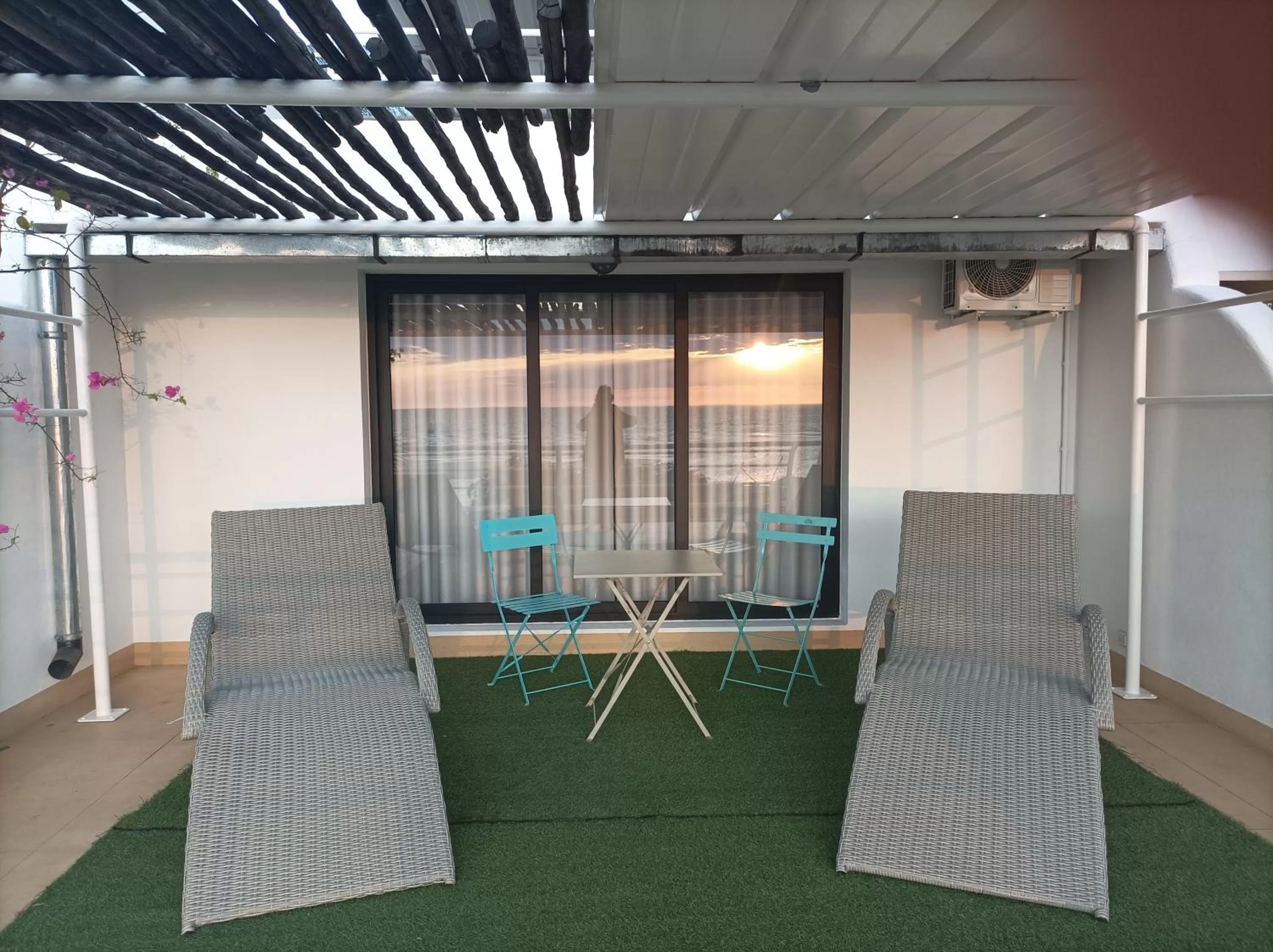 sunbed in PAP'S Chambres d'Hôtes