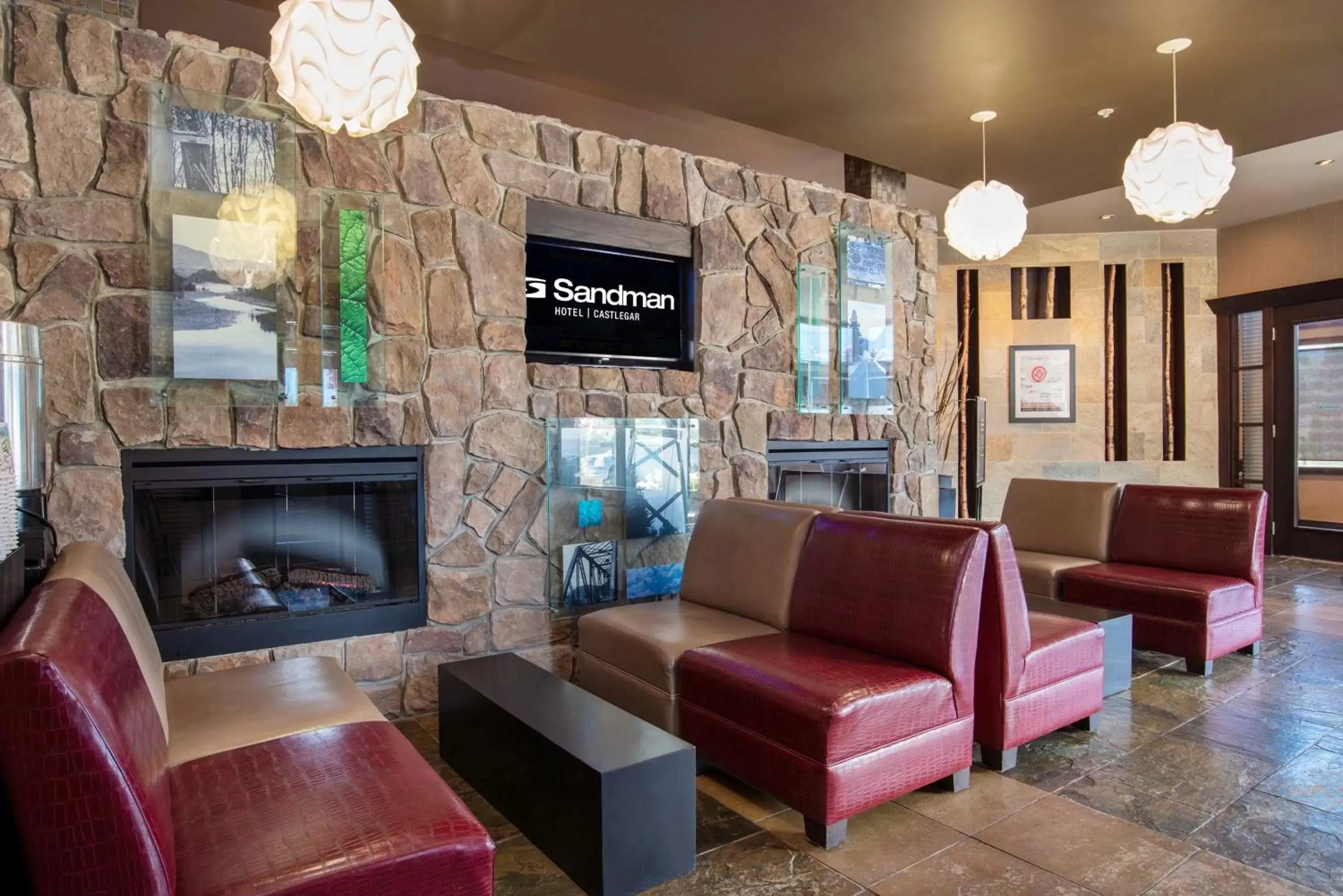 Lobby or reception in Sandman Hotel Castlegar