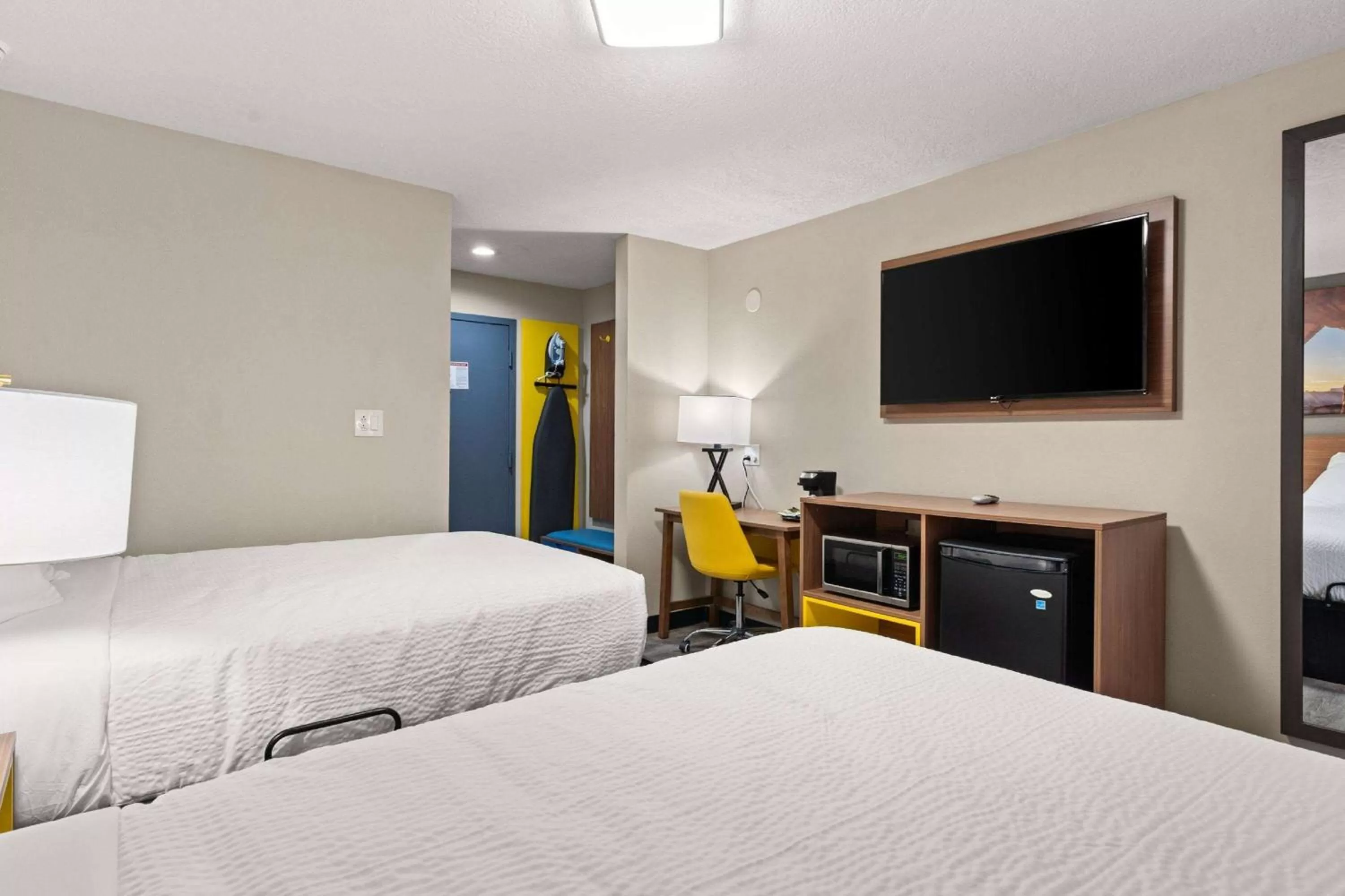 Photo of the whole room, Bed in Days-Inn by Wyndham Albuquerque I-25