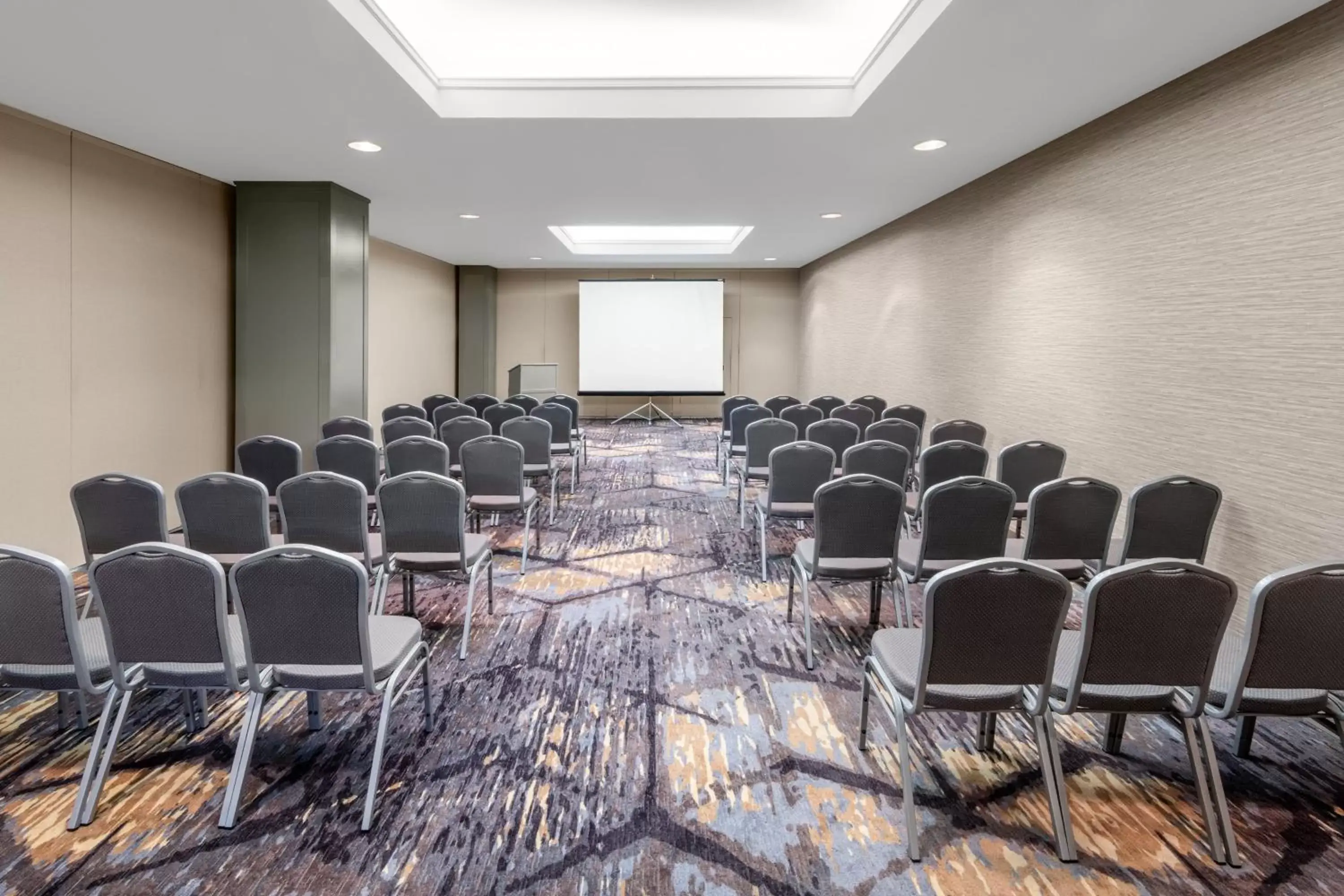 Meeting/conference room in Holiday Inn & Suites Pittsfield-Berkshires, an IHG Hotel