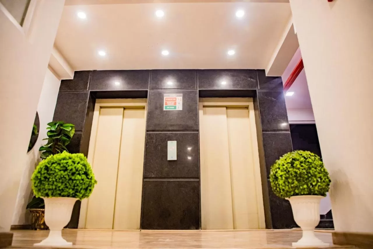 Property building in GoldenKeys Inn