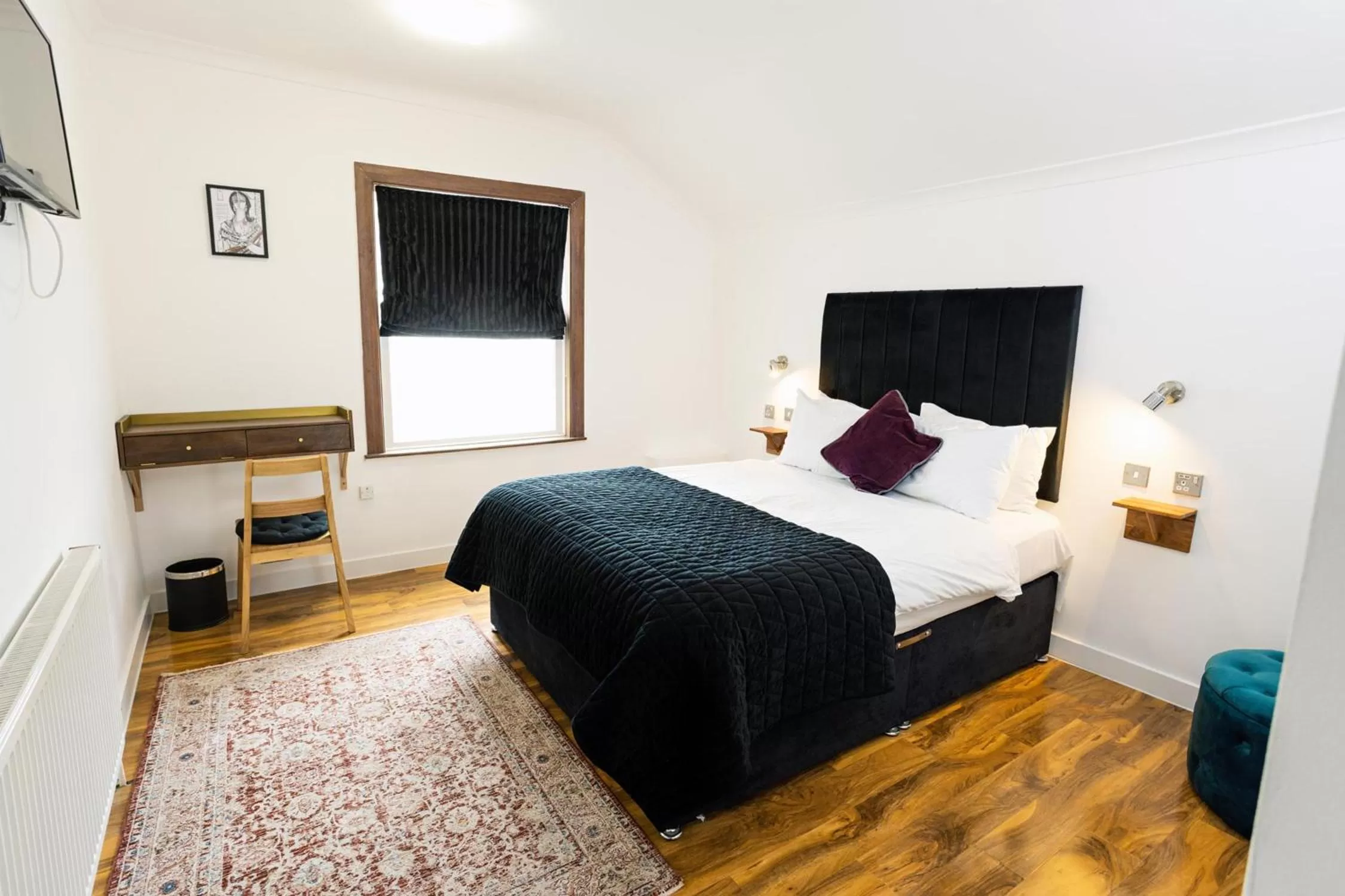 Bedroom, Bed in Cambridge House Hotel