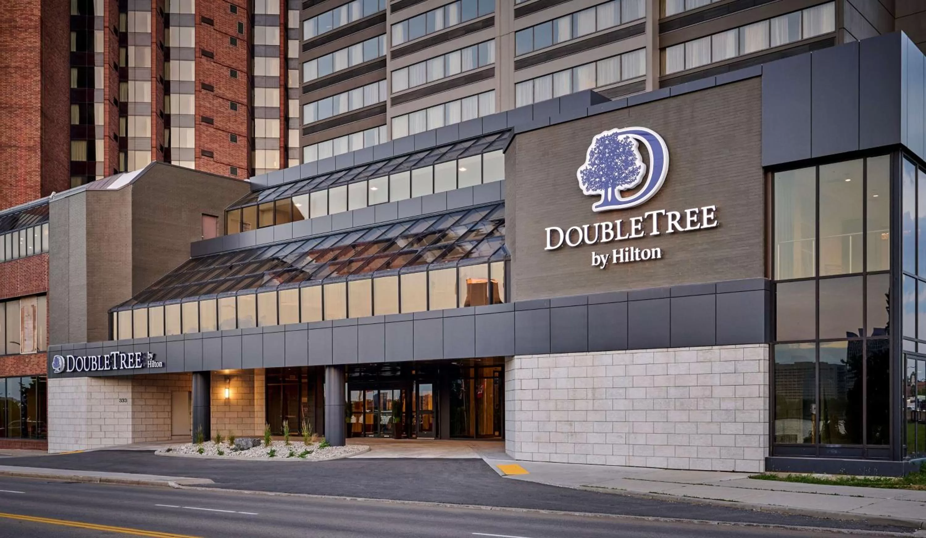 Property building in DoubleTree by Hilton Windsor, ON