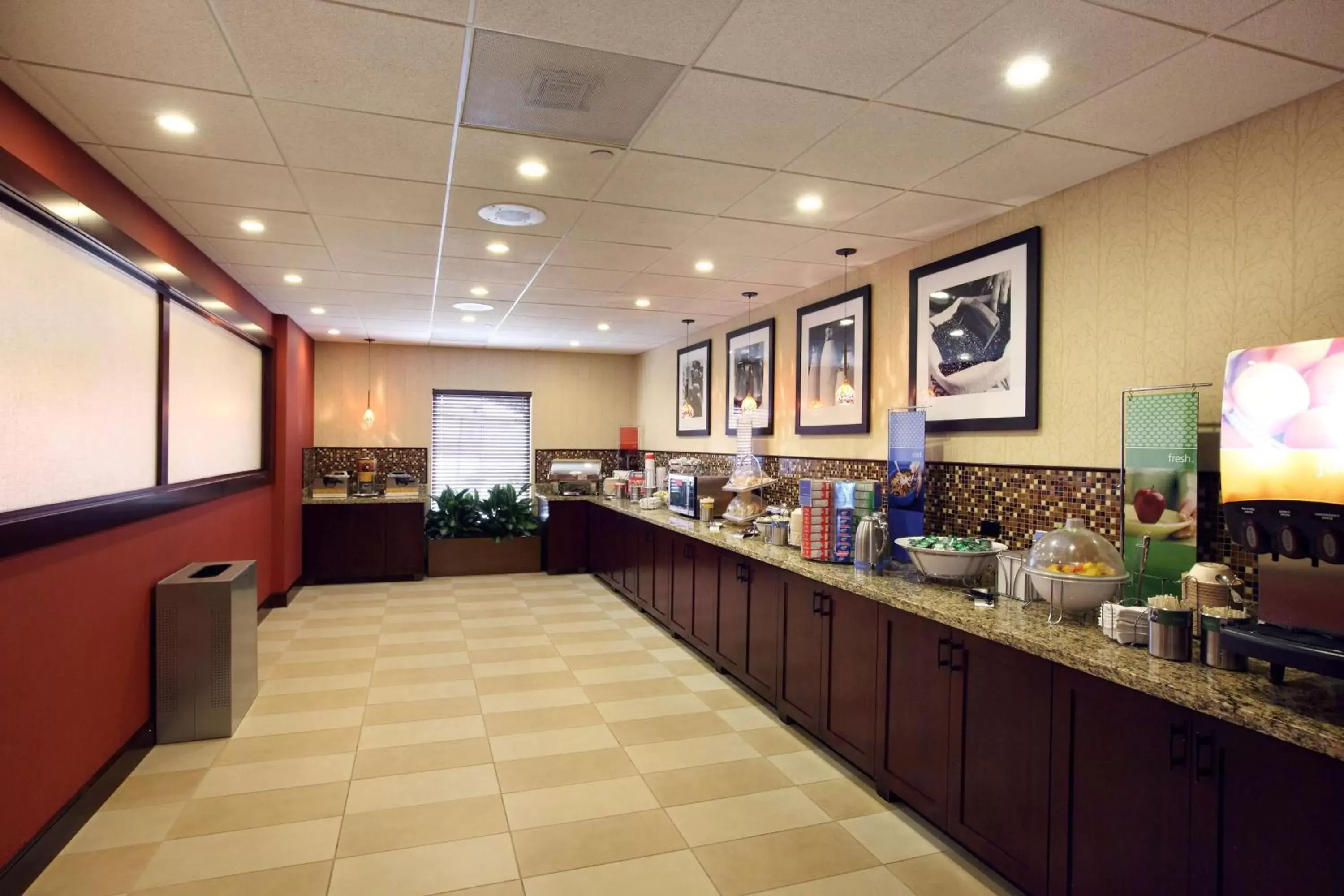 Breakfast, Restaurant/Places to Eat in Hampton Inn & Suites Charlottesville at the University