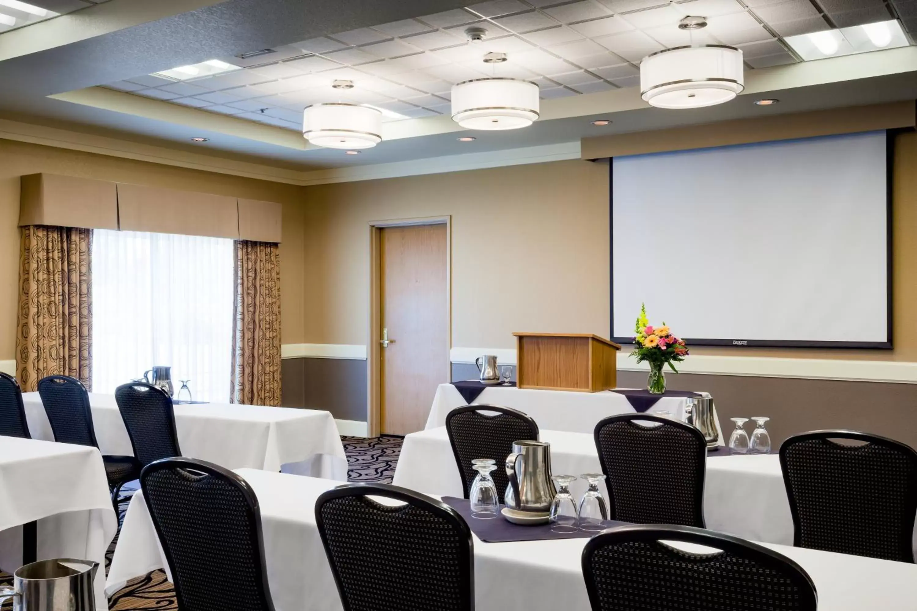 Meeting/conference room, Business Area/Conference Room in Holiday Inn Express Pullman, an IHG Hotel