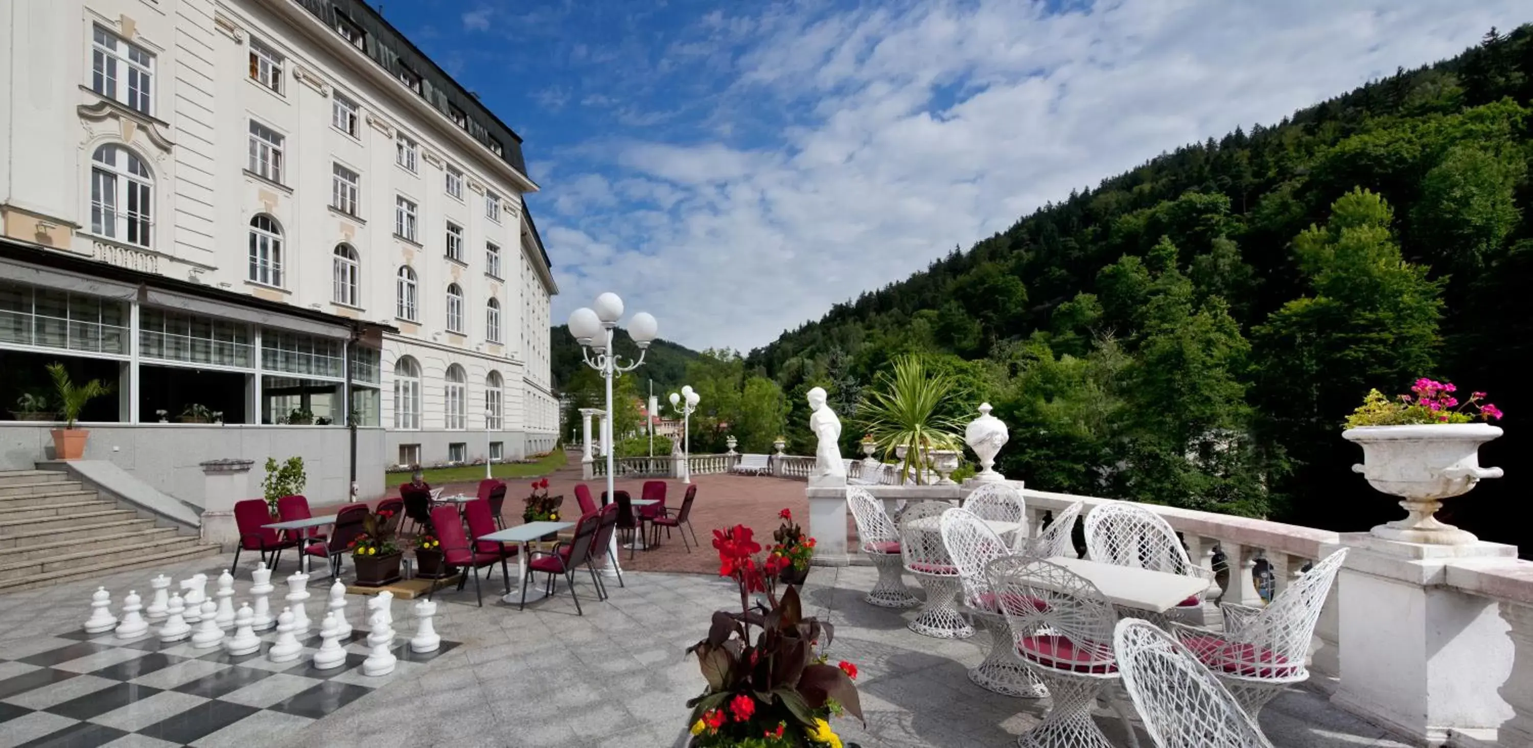 Restaurant/Places to Eat in Hotel Radium Palace