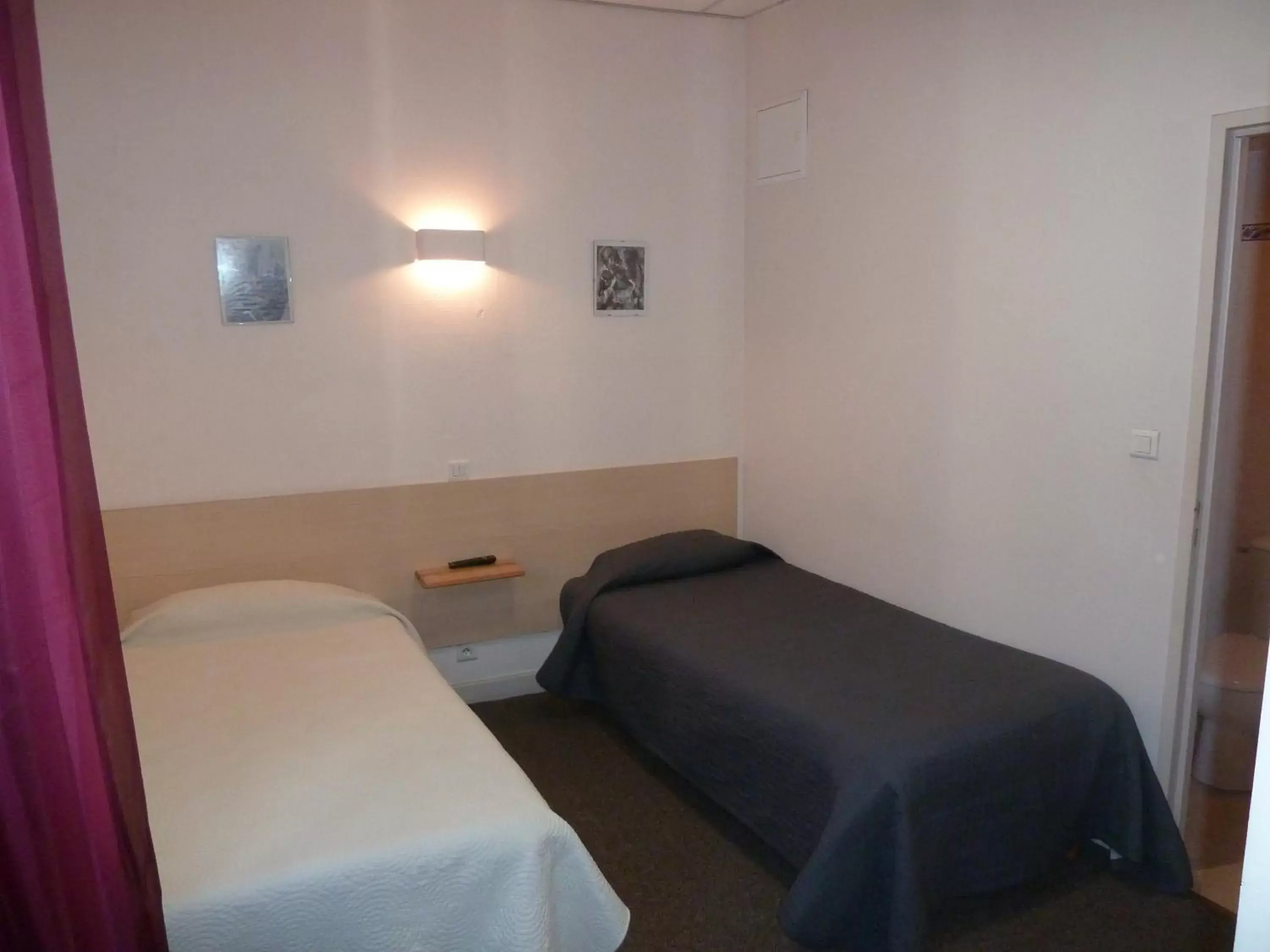 Bedroom, Bed in Hôtel Concorde - Rodez Centre Ville