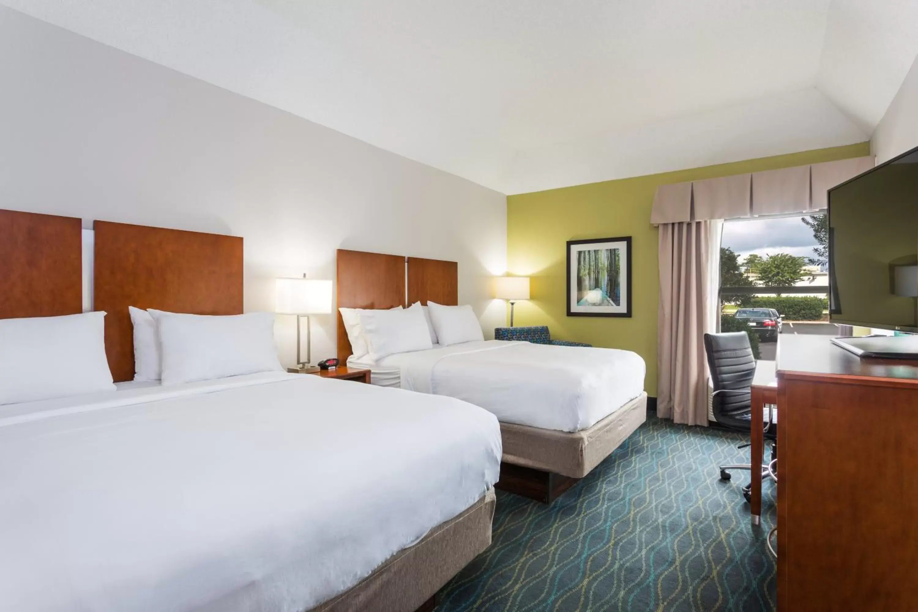 Bedroom, Bed in Holiday Inn Express & Suites Wilmington-University Center, an IHG Hotel