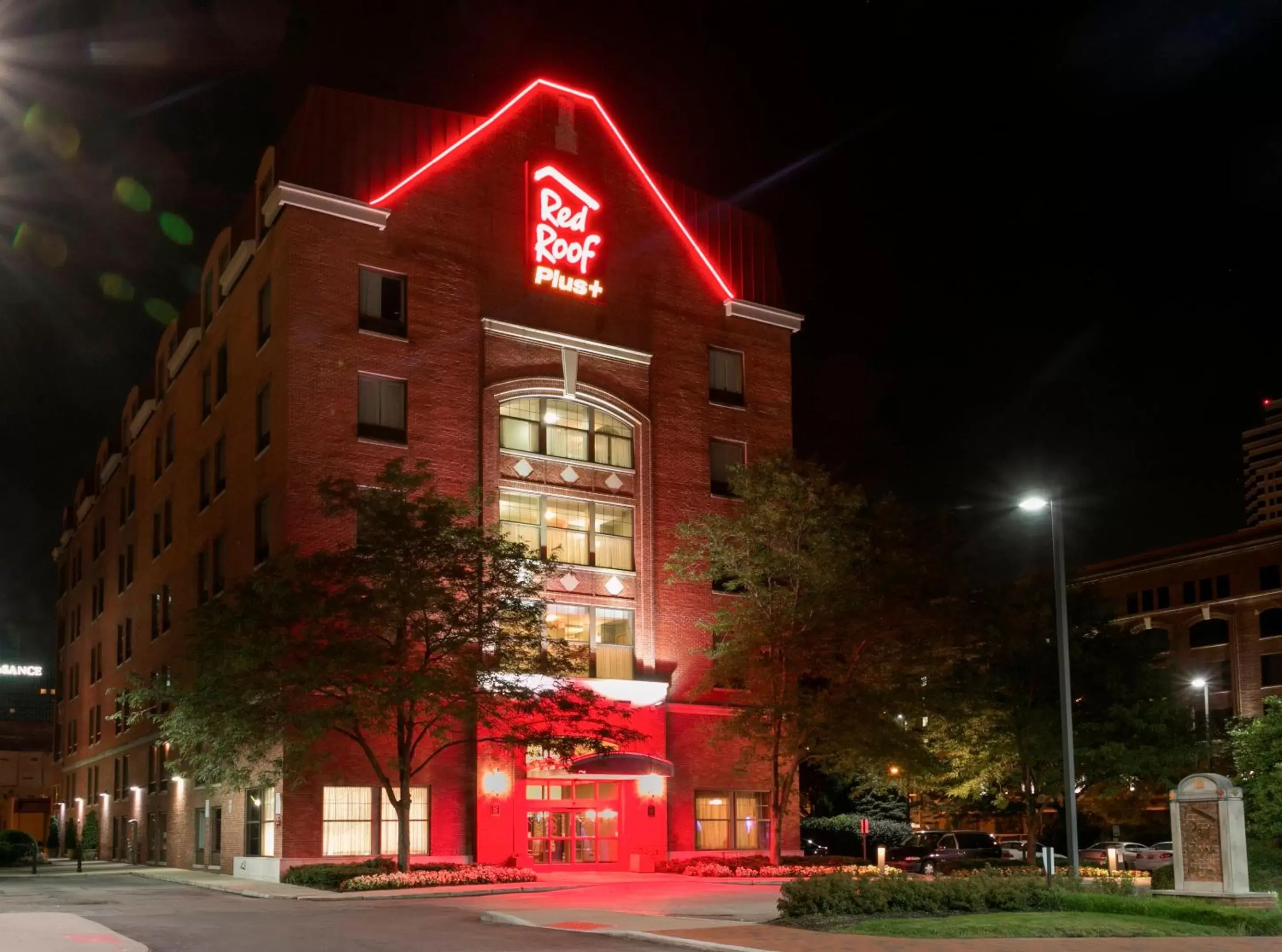 Property Building in Red Roof Inn PLUS+ Columbus Downtown - Convention Center