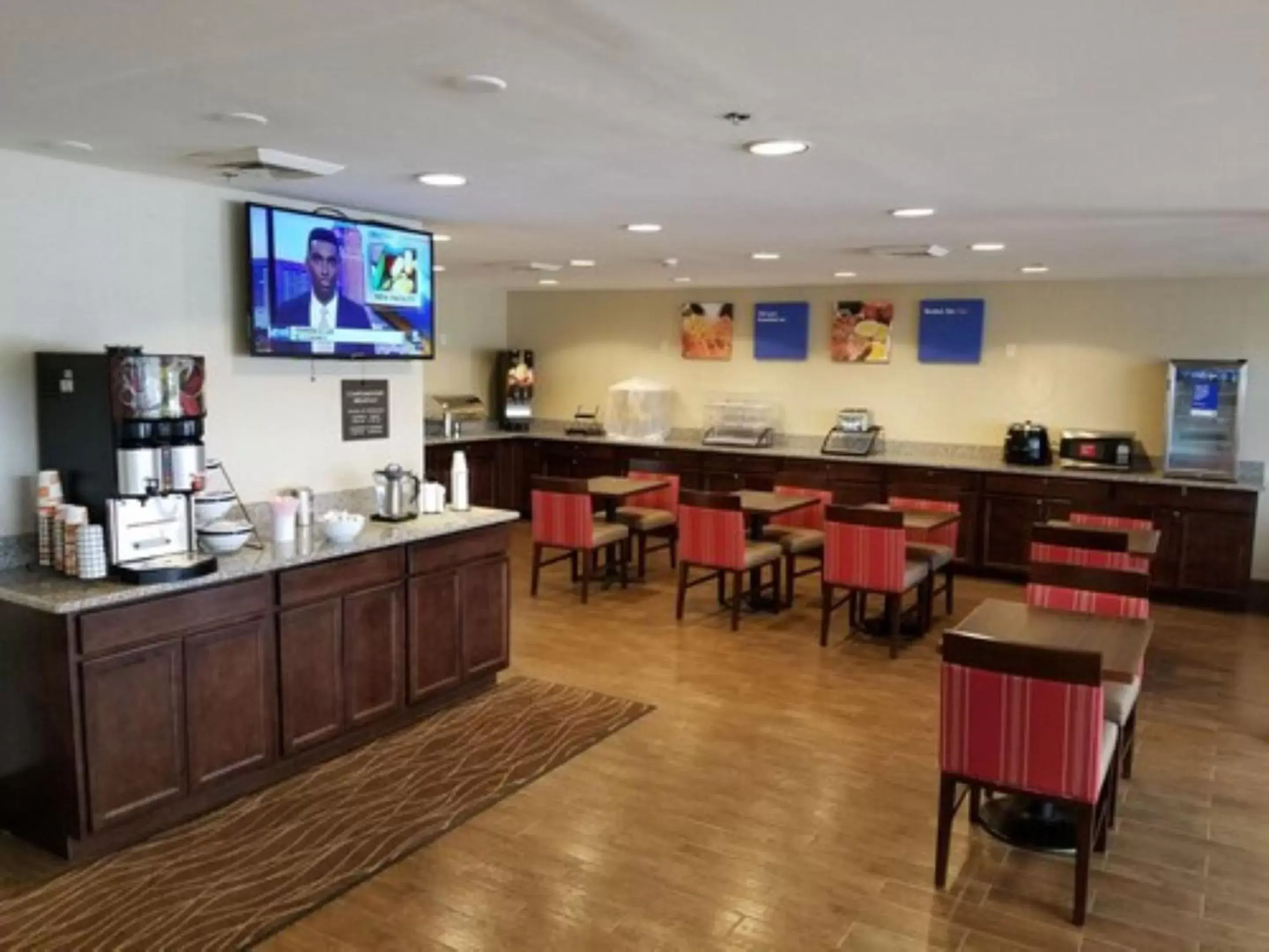 Breakfast, Restaurant/Places to Eat in Comfort Inn Cleveland Airport