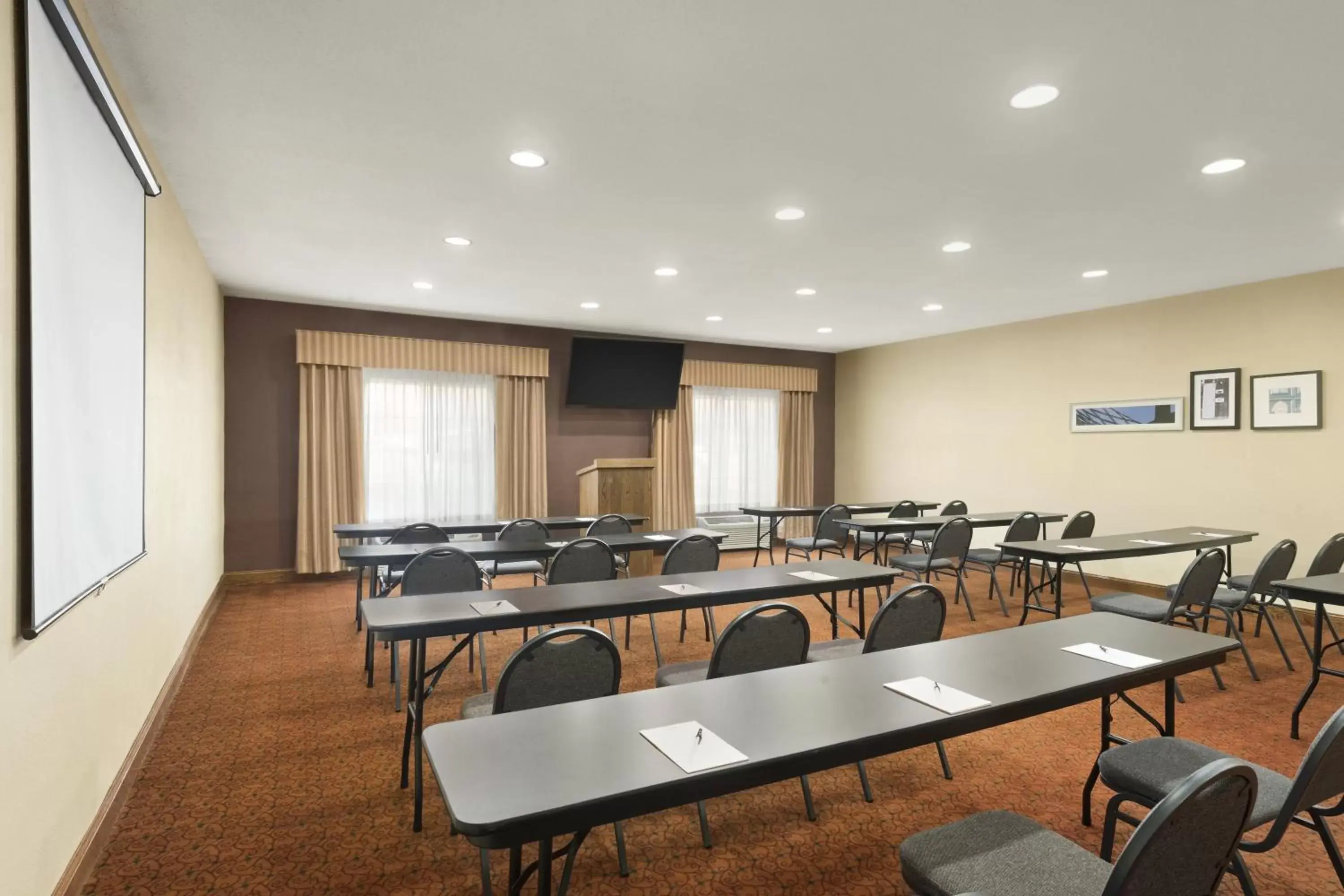 Meeting/conference room in Country Inn & Suites by Radisson, Topeka West, KS