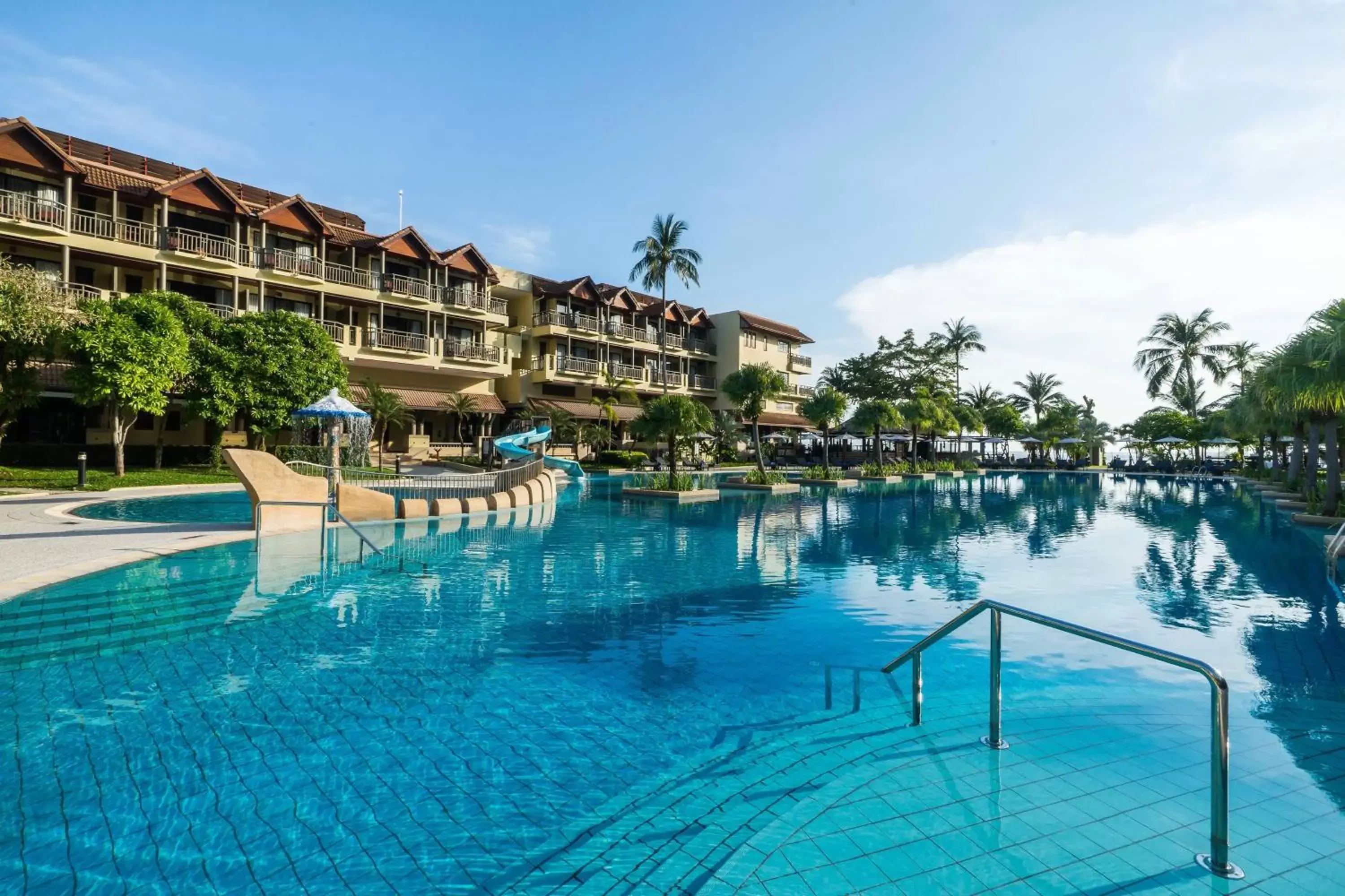 Swimming Pool in Phuket Marriott Resort & Spa, Merlin Beach