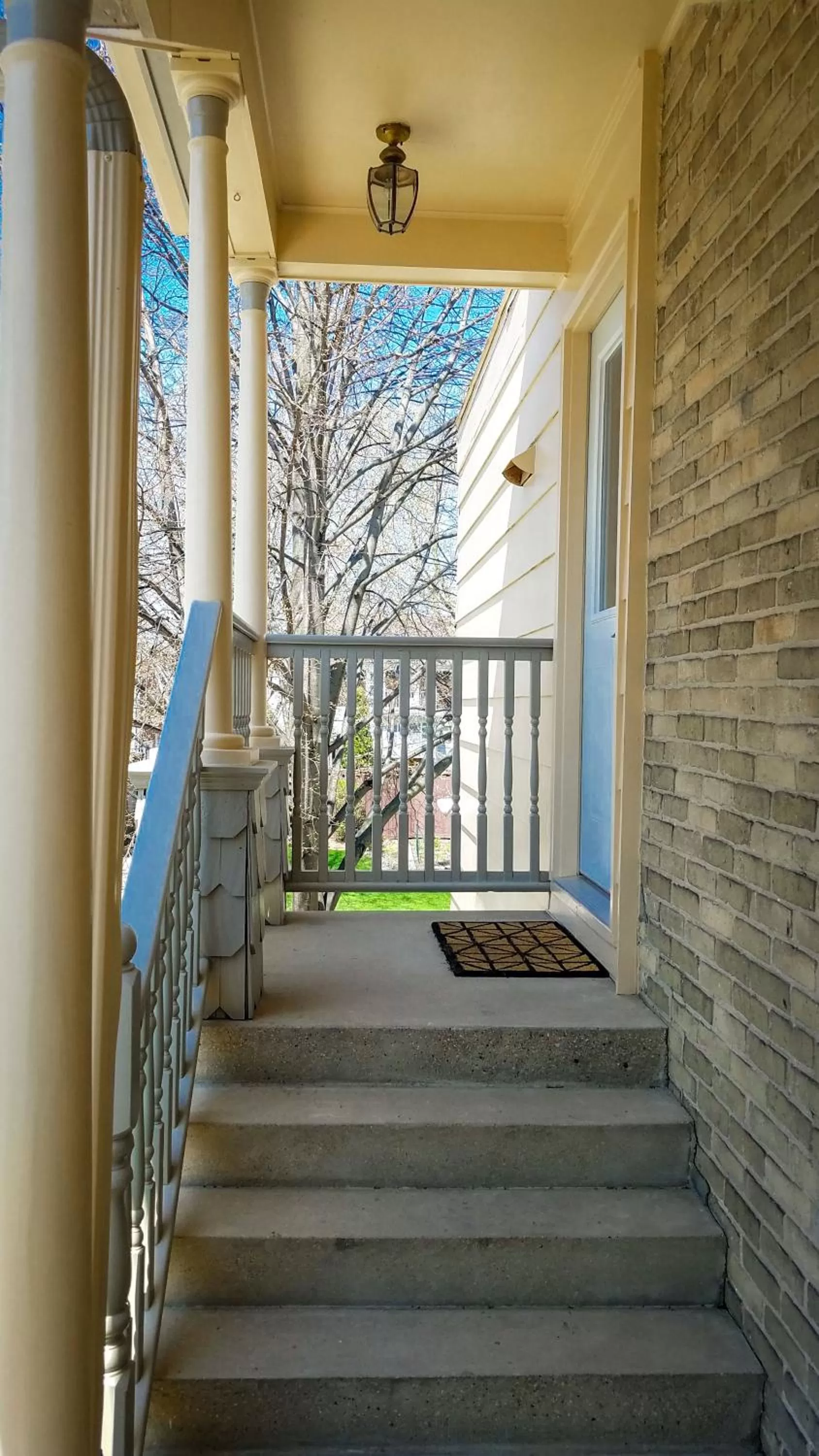Facade/entrance in HA Whitney Inn