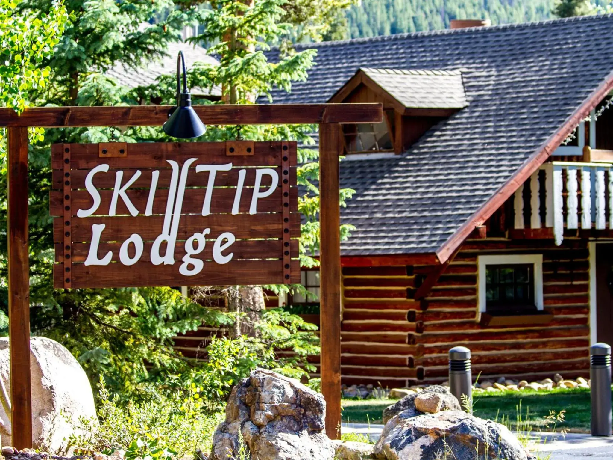 Facade/entrance in Ski Tip Lodge by Keystone Resort