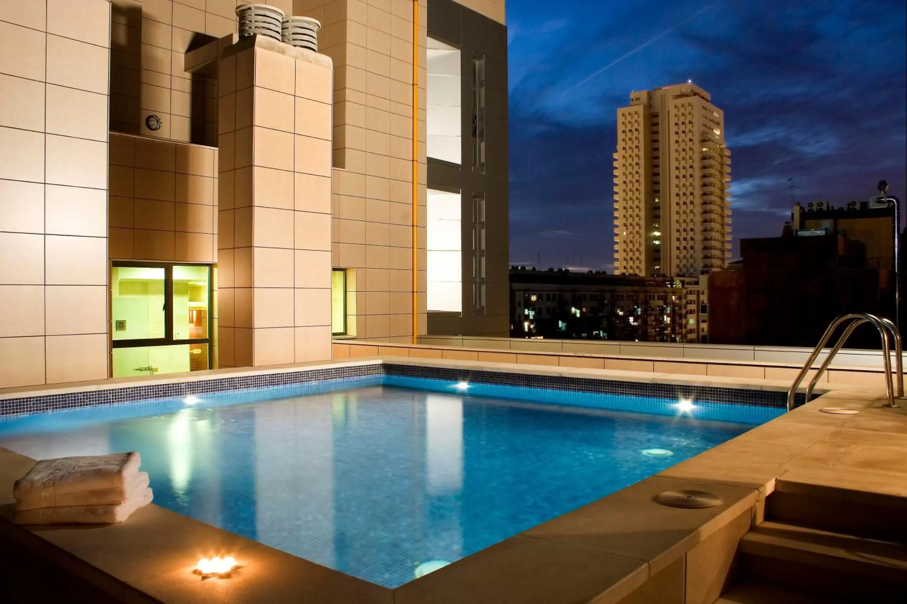 Swimming Pool in Hotel Valencia Center