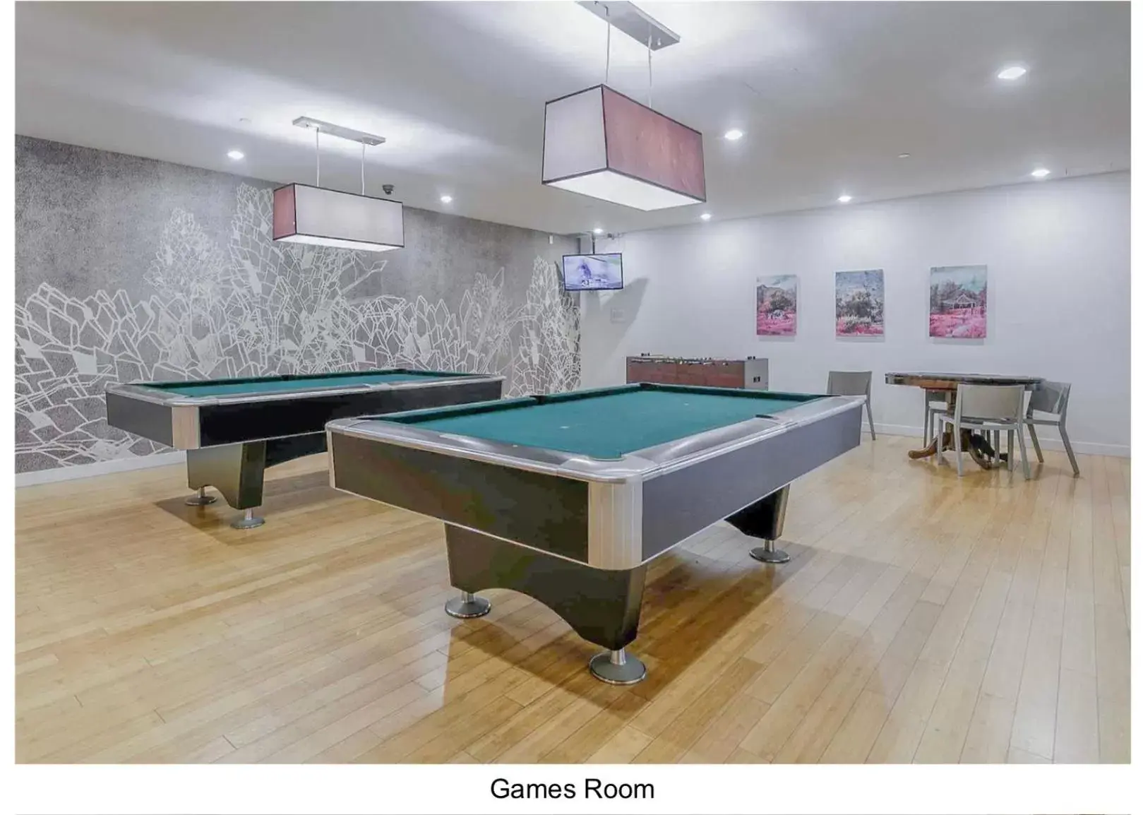 Restaurant/places to eat, Billiards in Three BR Condo step to CN tower Rogers Center with Free parking