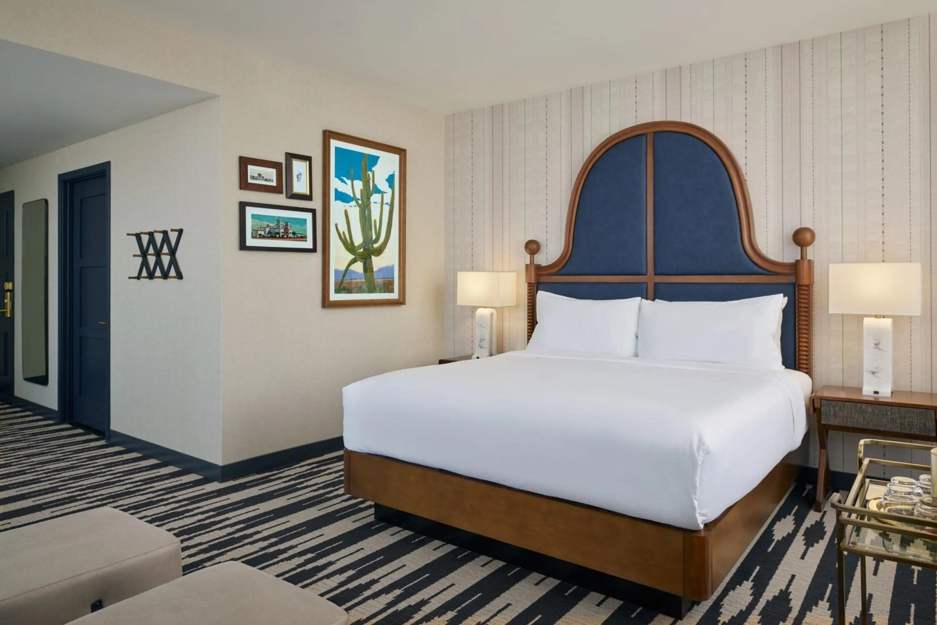 Photo of the whole room, Bed in The Leo Kent Hotel, Tucson, a Tribute Portfolio Hotel