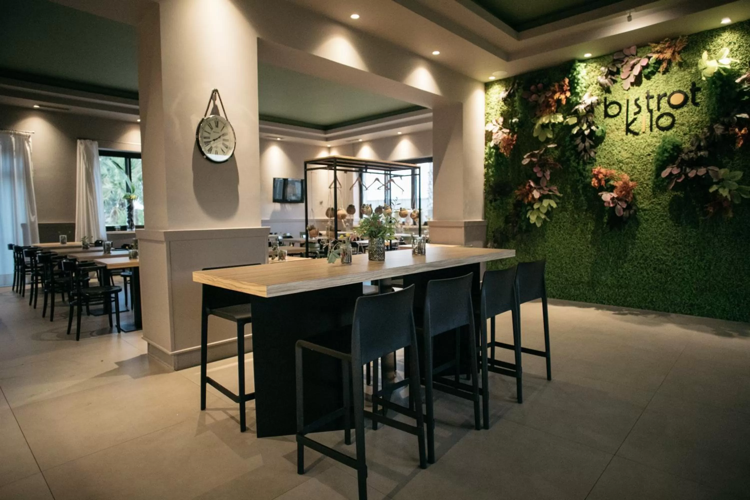 Restaurant/places to eat in Hotel Aloisi