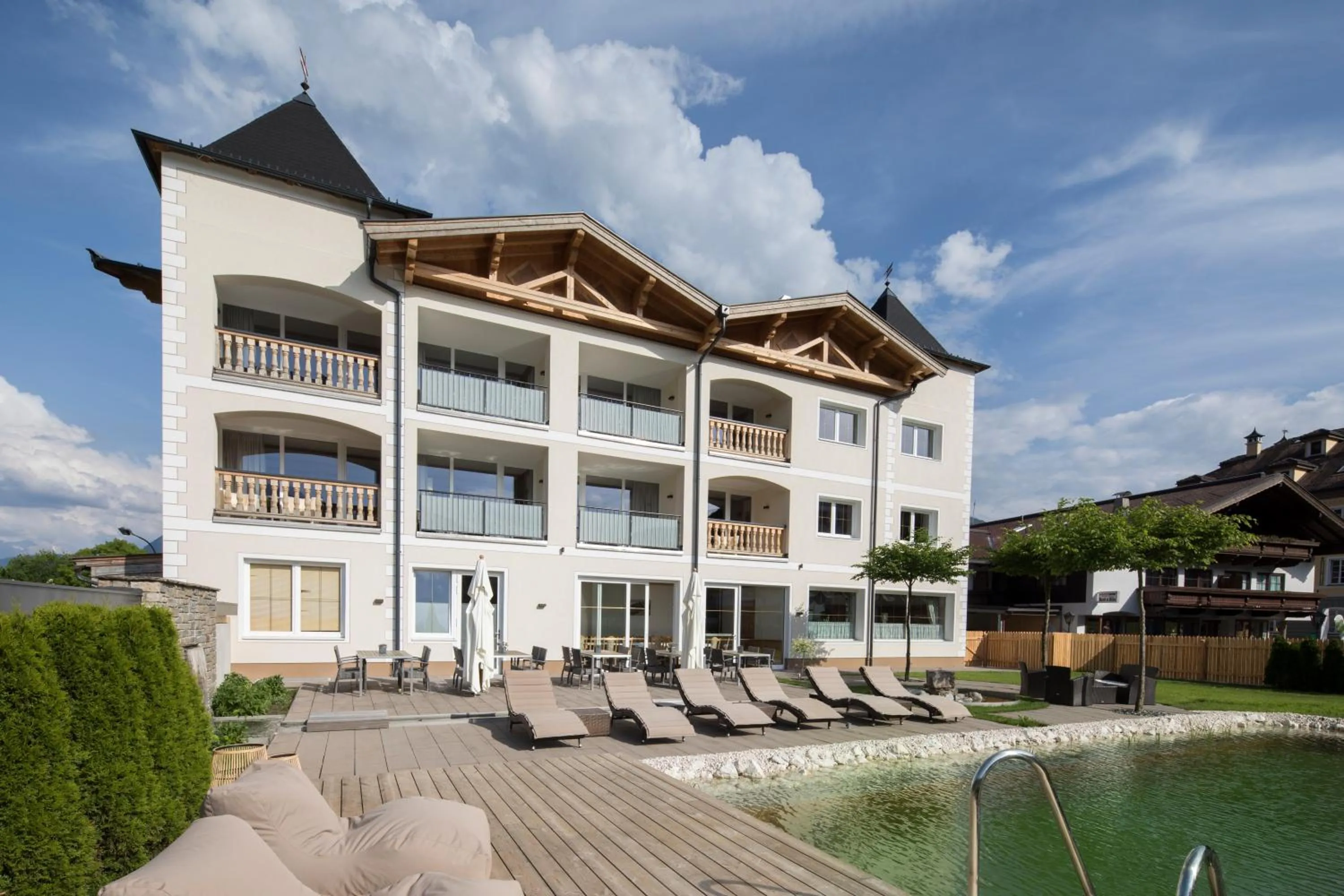 Property building in Hotel & Appartements Heigenhauser