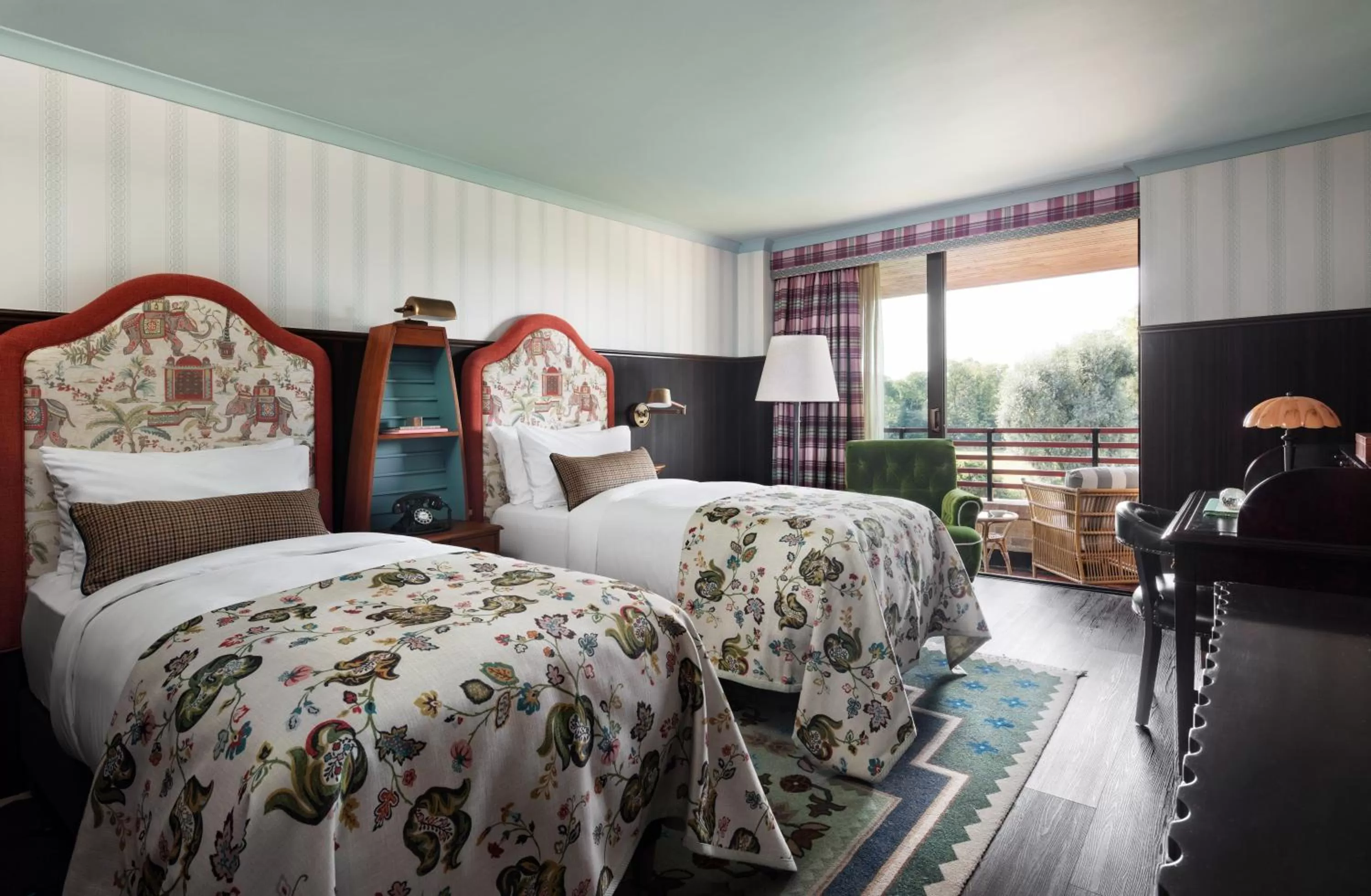 Photo of the whole room, Bed in Graduate by Hilton Cambridge