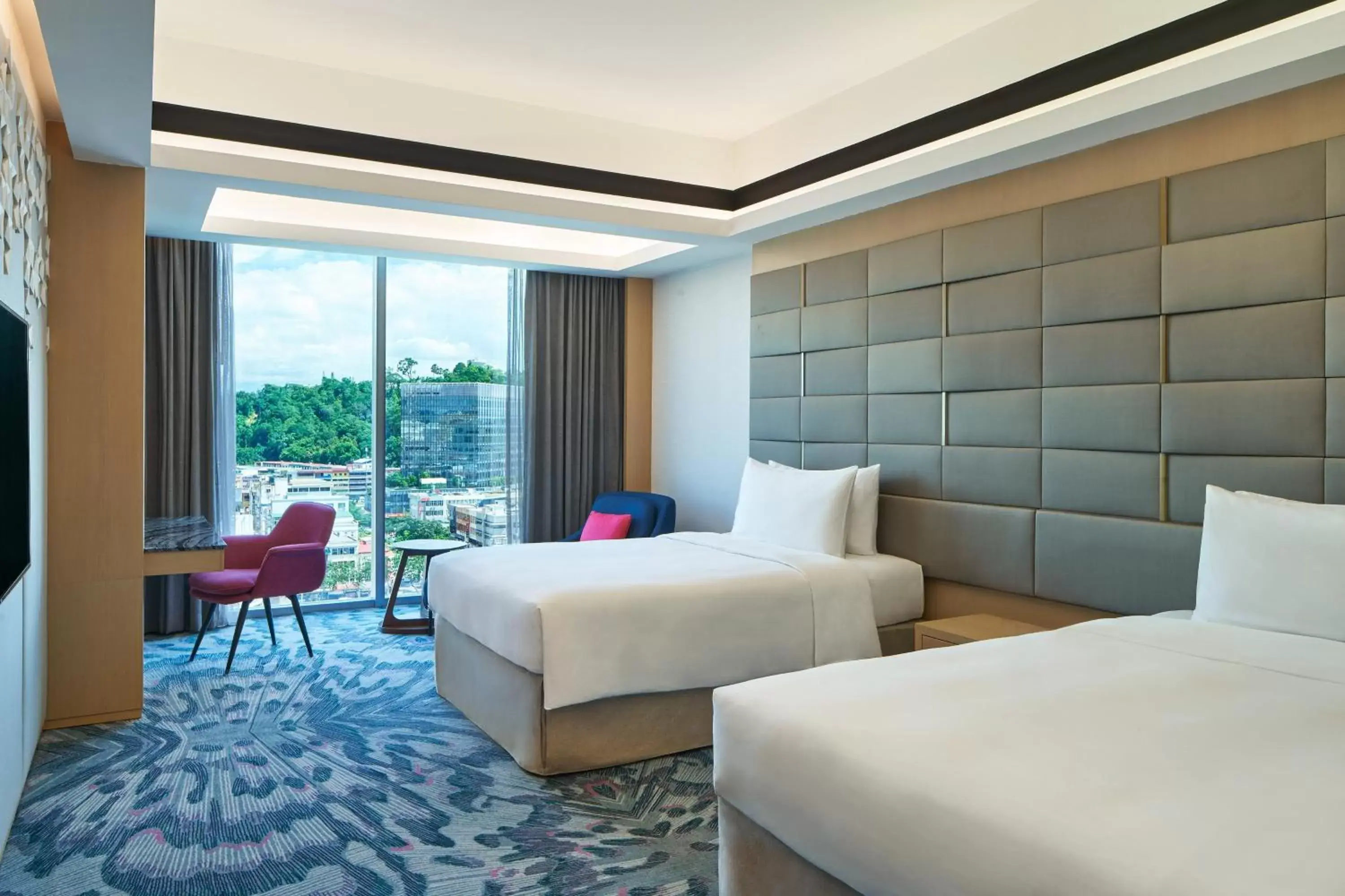 Photo of the whole room, Bed in Le Meridien Kota Kinabalu