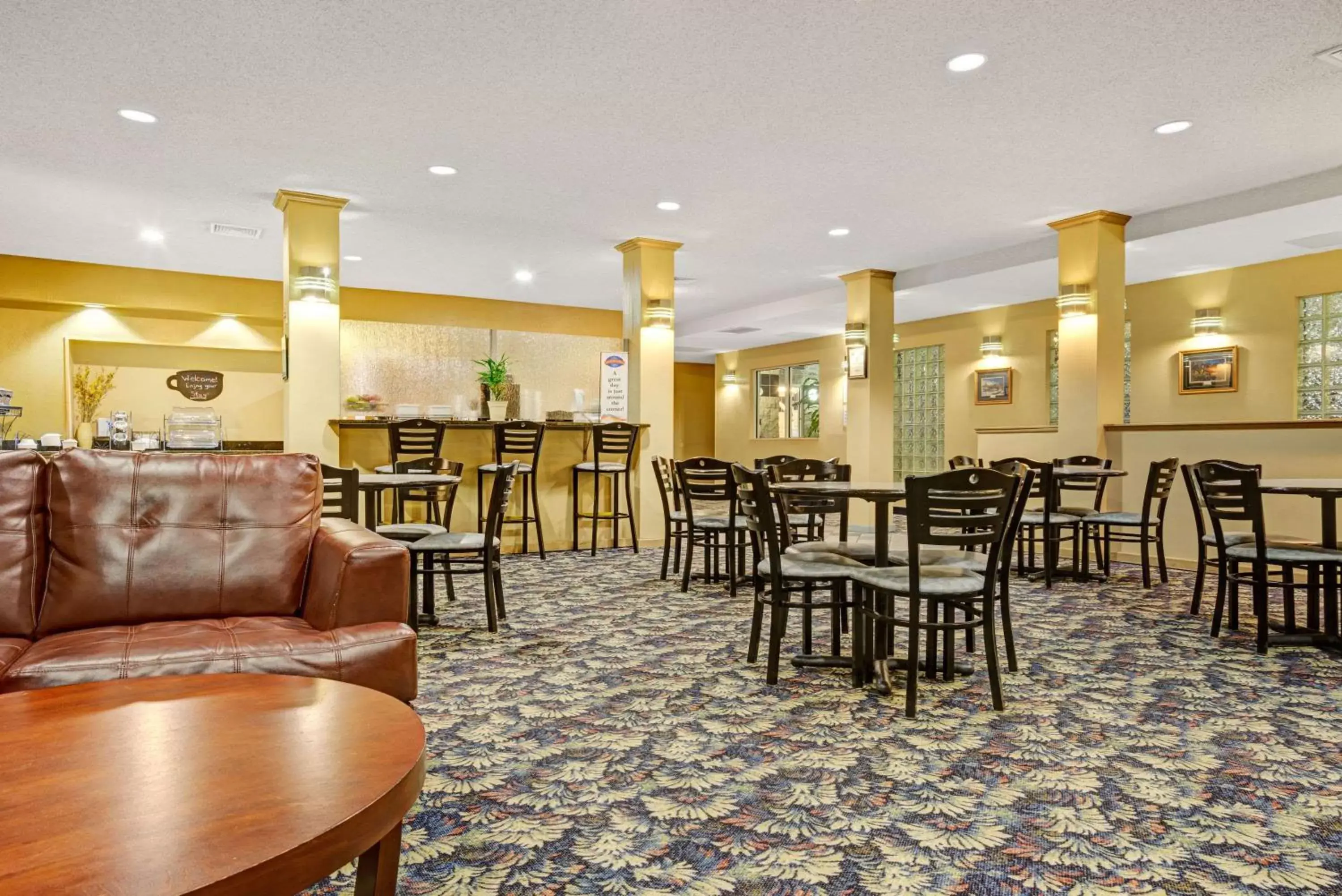 Lobby or reception, Restaurant/Places to Eat in Baymont by Wyndham Wahpeton