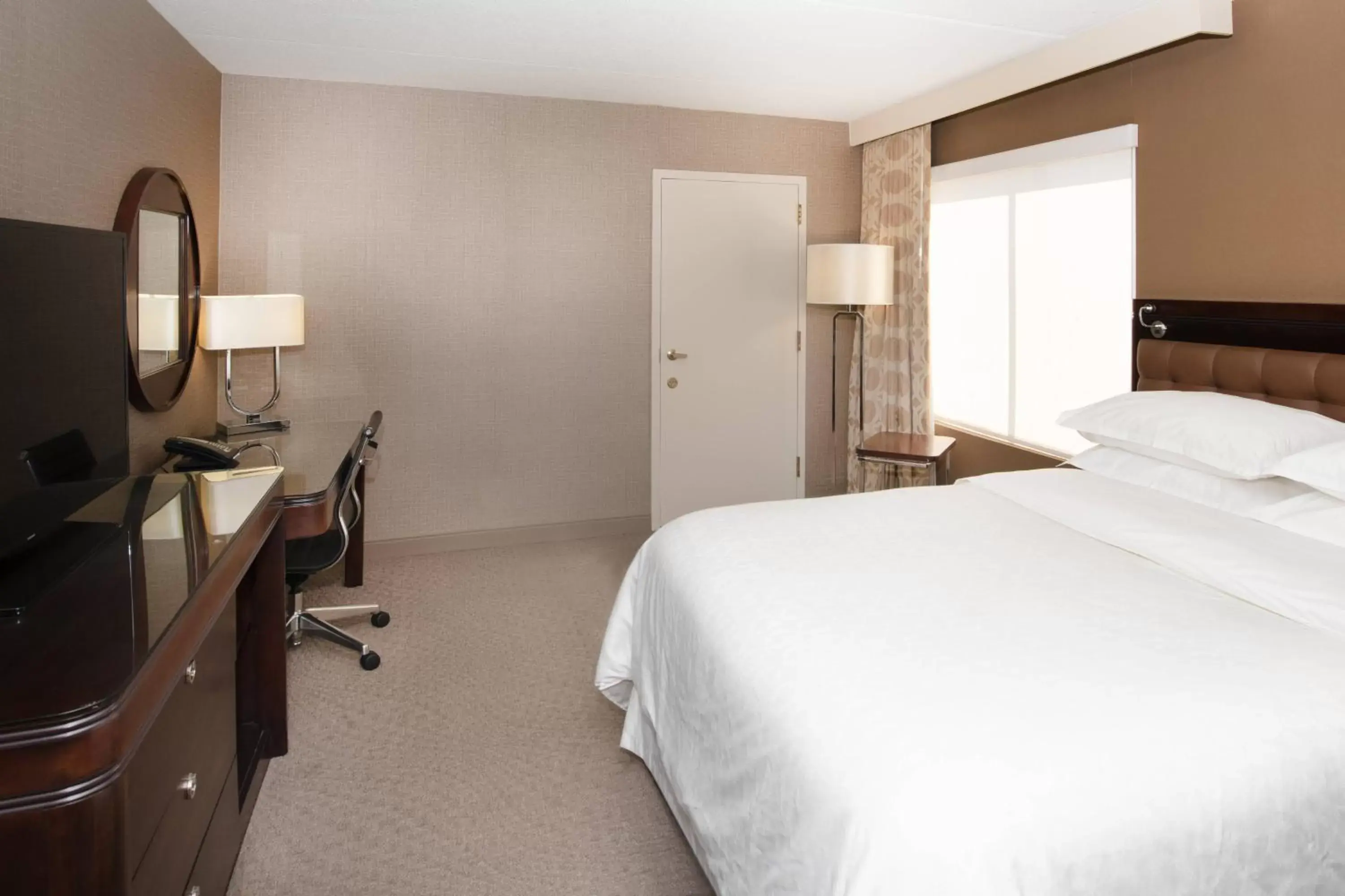 Photo of the whole room, Bed in Sheraton Hartford South