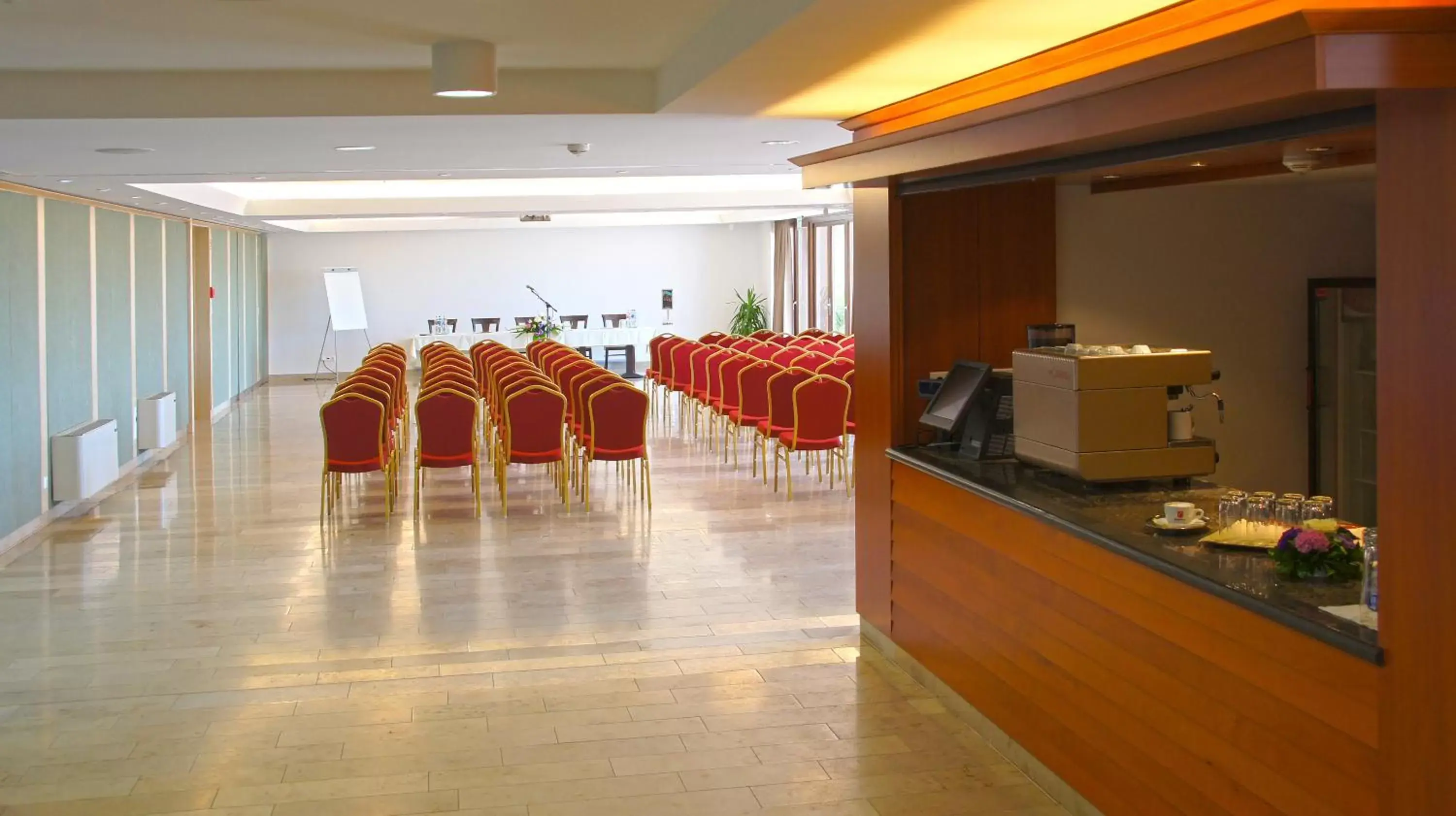 Meeting/conference room, Restaurant/Places to Eat in Zenit Wellness Hotel Balaton