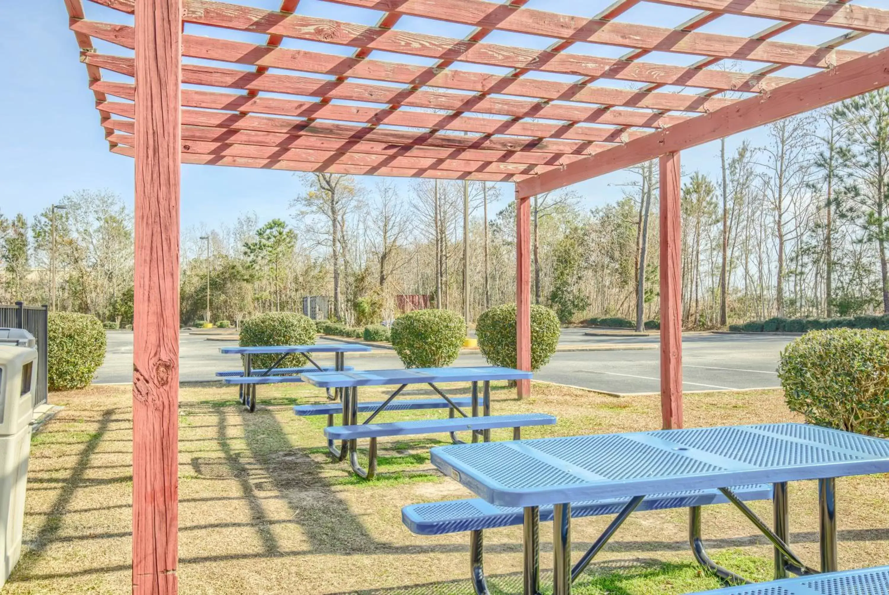Patio, Table Tennis in Microtel Inn & Suites by Wyndham Gulf Shores