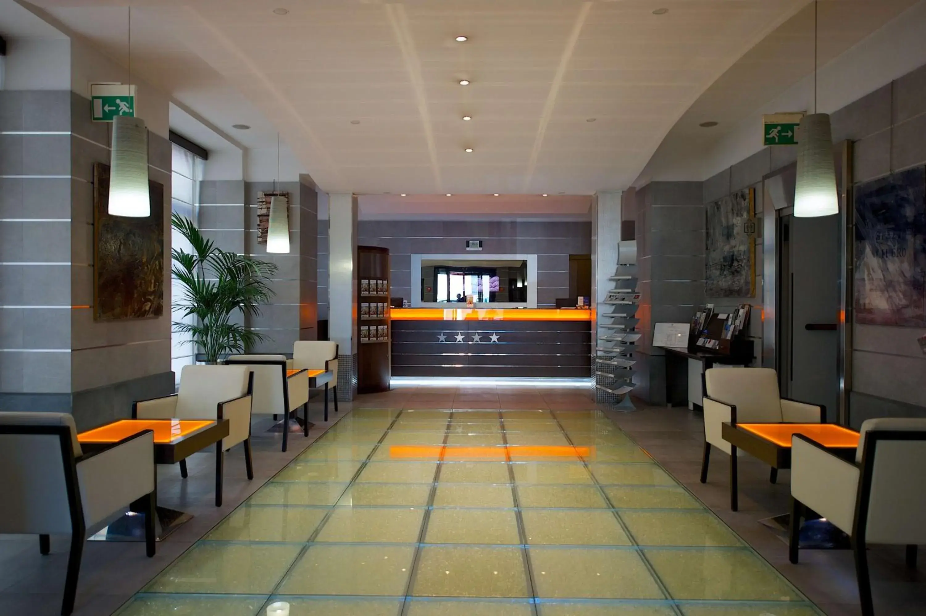 Facade/entrance, Lobby/Reception in Best Western Crystal Palace Hotel