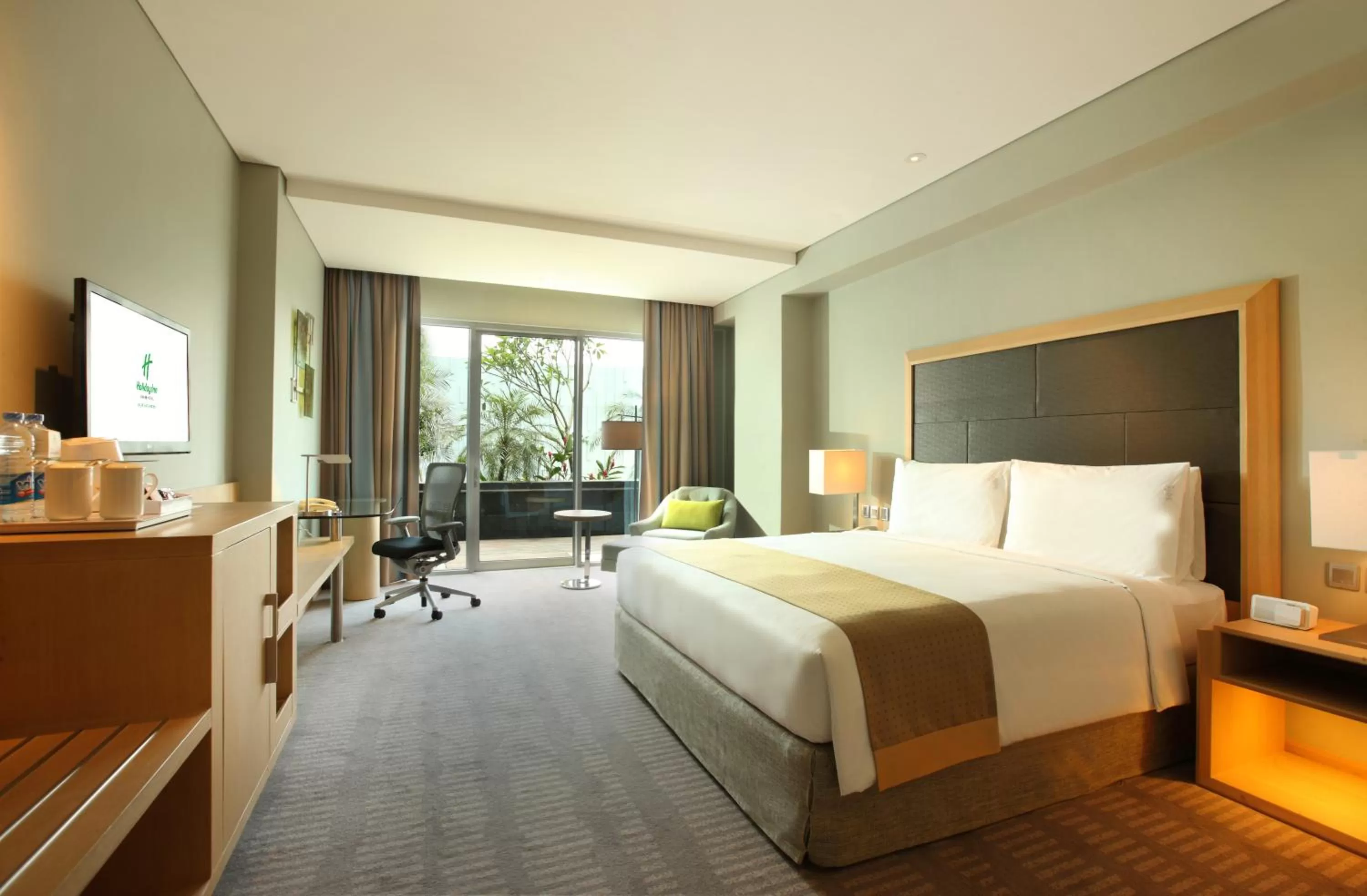 Standard King Room with Balcony - Non-Smoking in DoubleTree by Hilton Jakarta Kemayoran