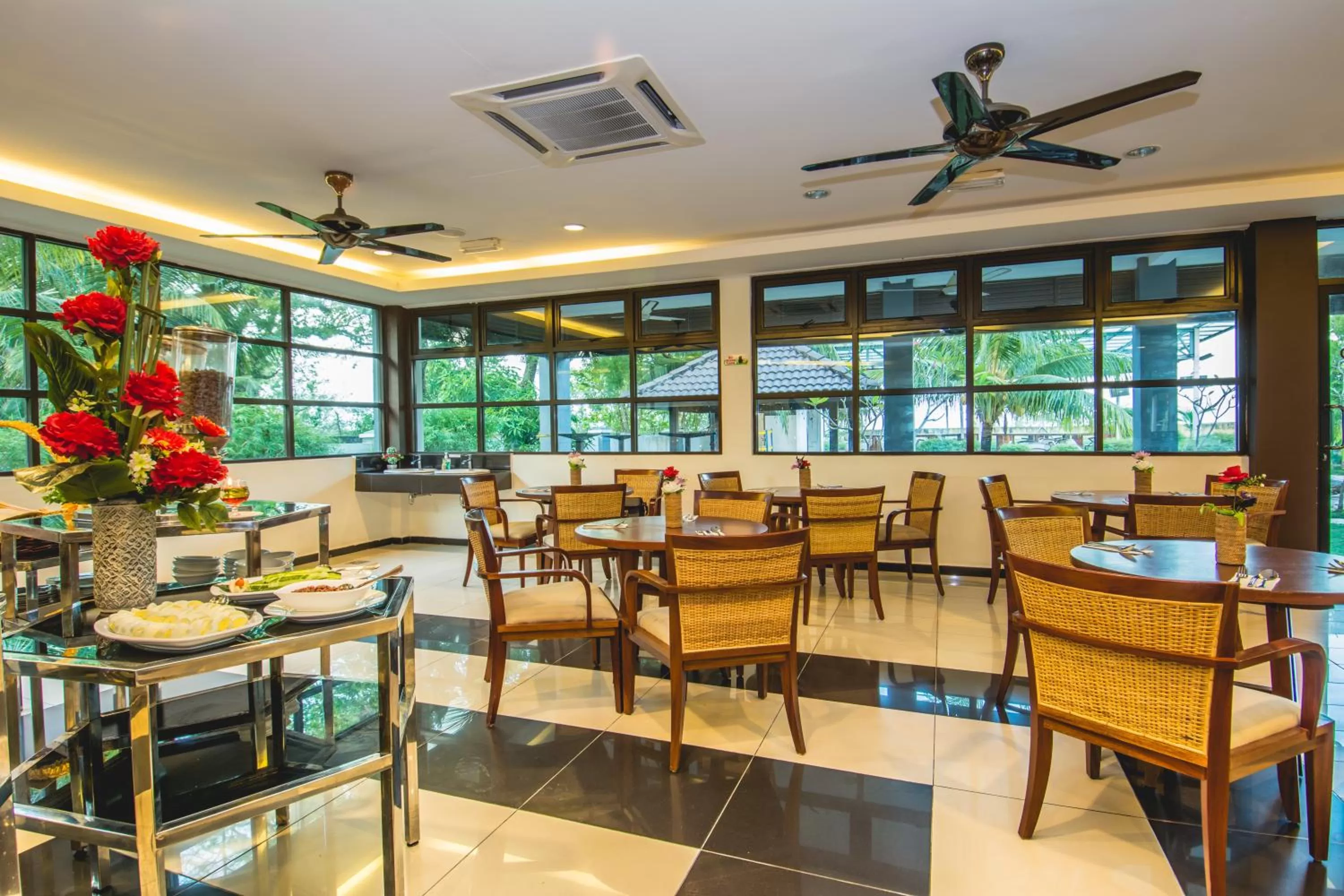Buffet breakfast in Alia Residence Business Resort