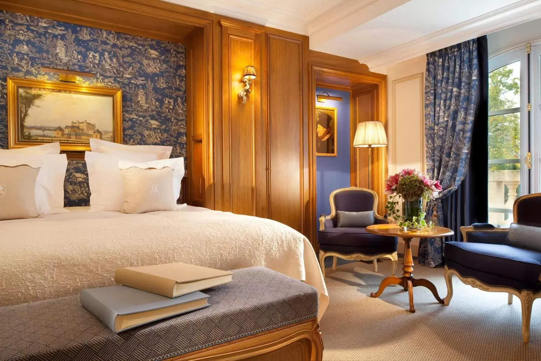 Photo of the whole room, Bed in Auberge du Jeu de Paume