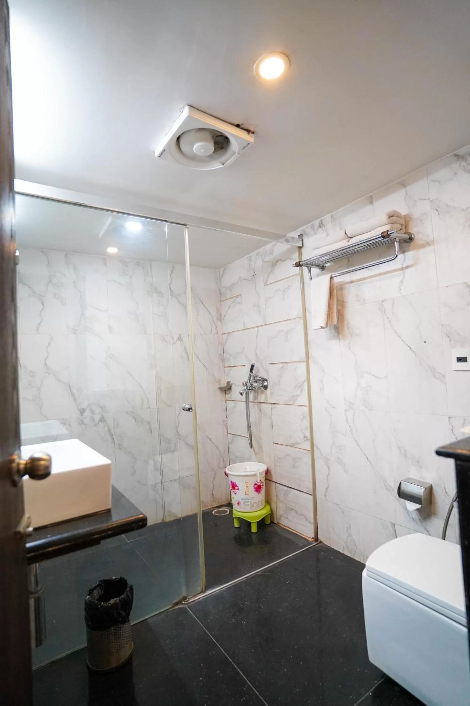 Bathroom in Hotel Floret Inn