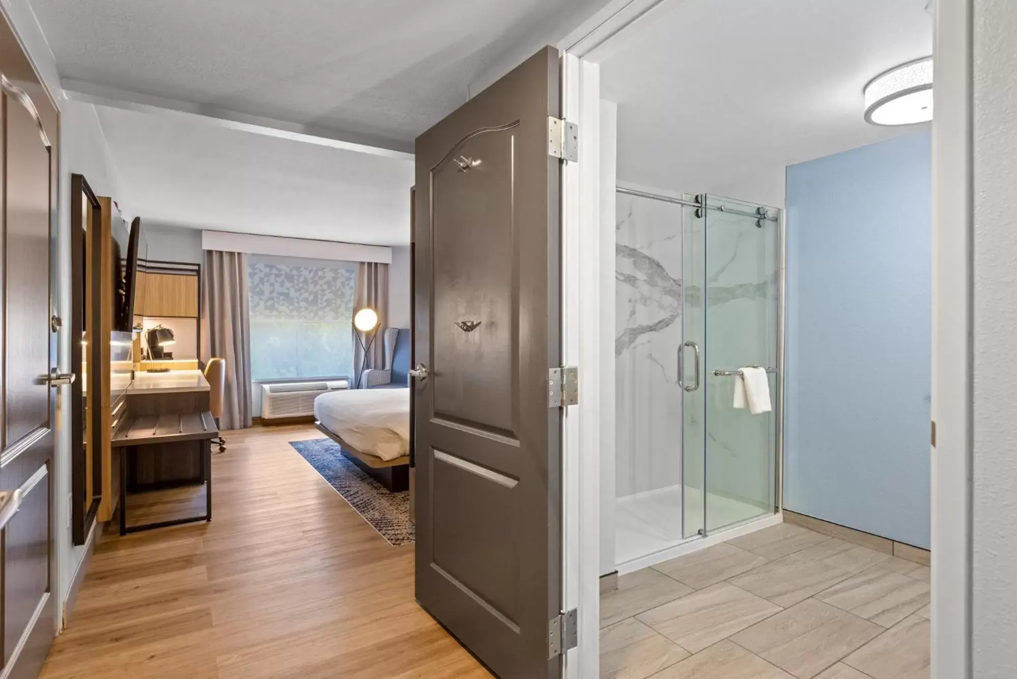 Bedroom, Bathroom in Country Inn & Suites by Radisson, Savannah Airport, GA