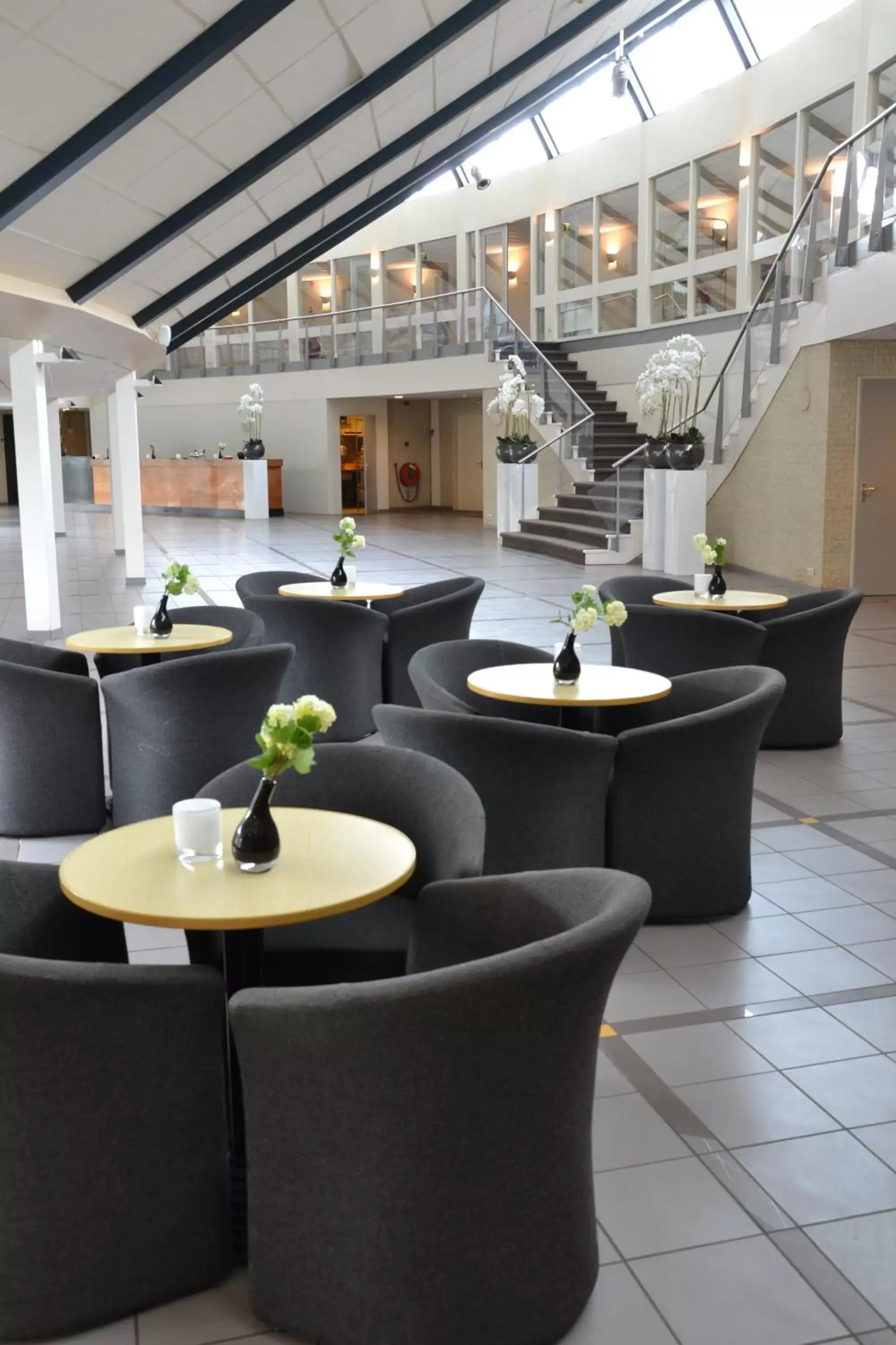 Communal lounge/ TV room, Restaurant/Places to Eat in Fletcher Hotel - Resort Spaarnwoude
